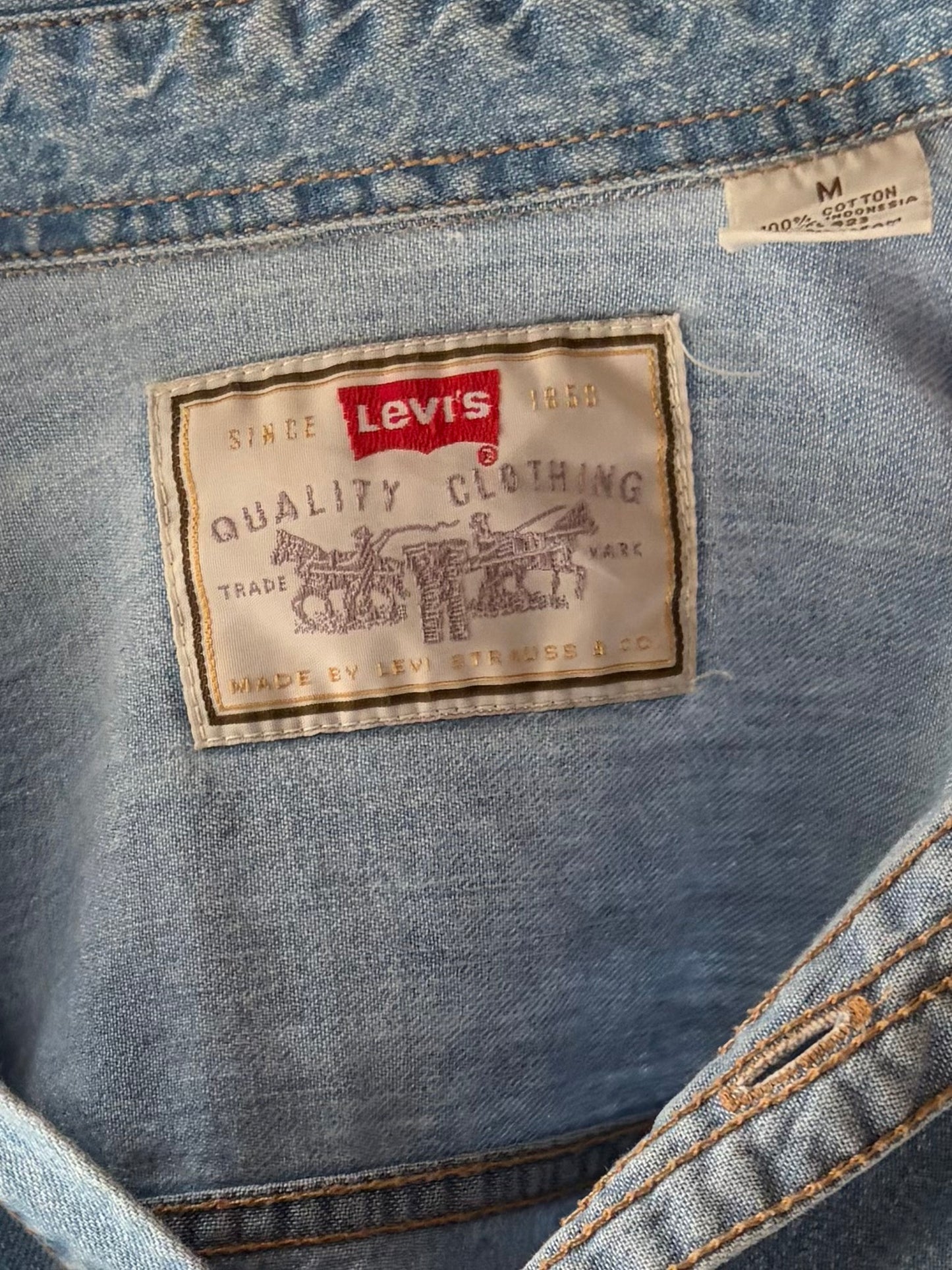 Y2k 'Levis' Light Denim Western Button Up Shirt / Vintage 2000s Cowboy Work Wear Shirt / Medium