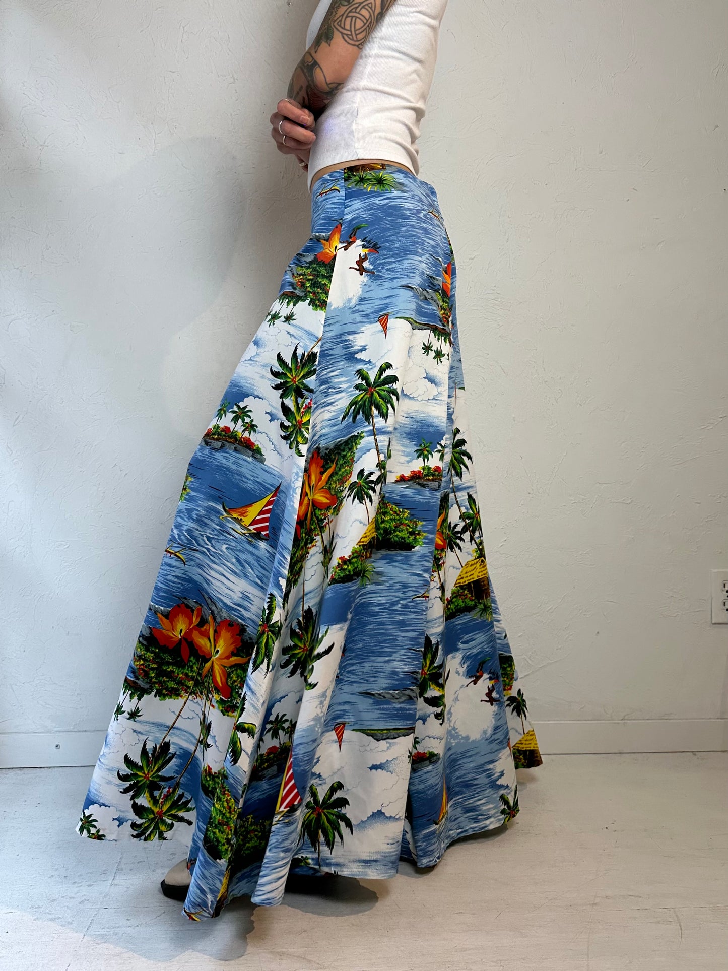 70s Hawaiian Print Extra Wide Leg Bell Bottoms / Medium