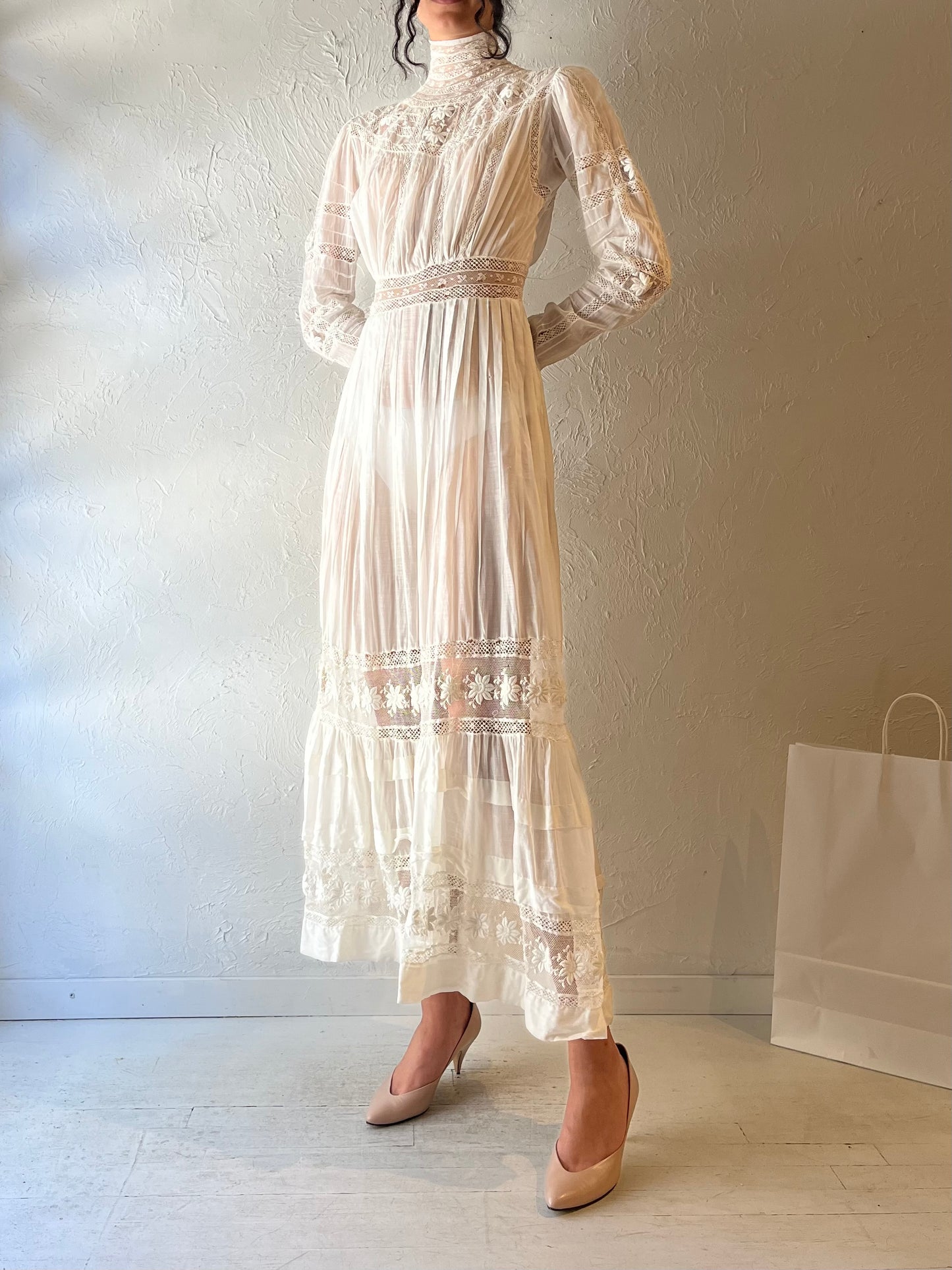 Vintage Antique White Lace Dress / Small