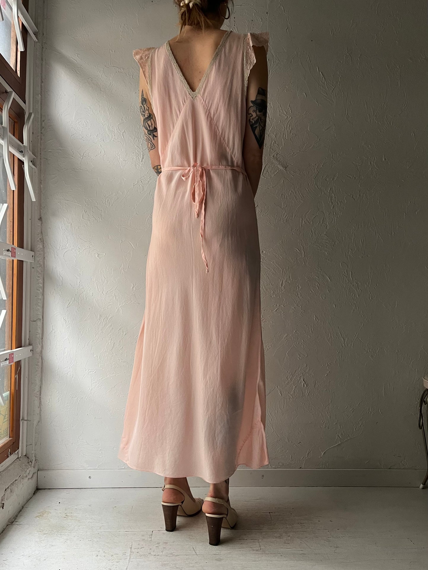 Vintage Peach Lace Night Dress / Small