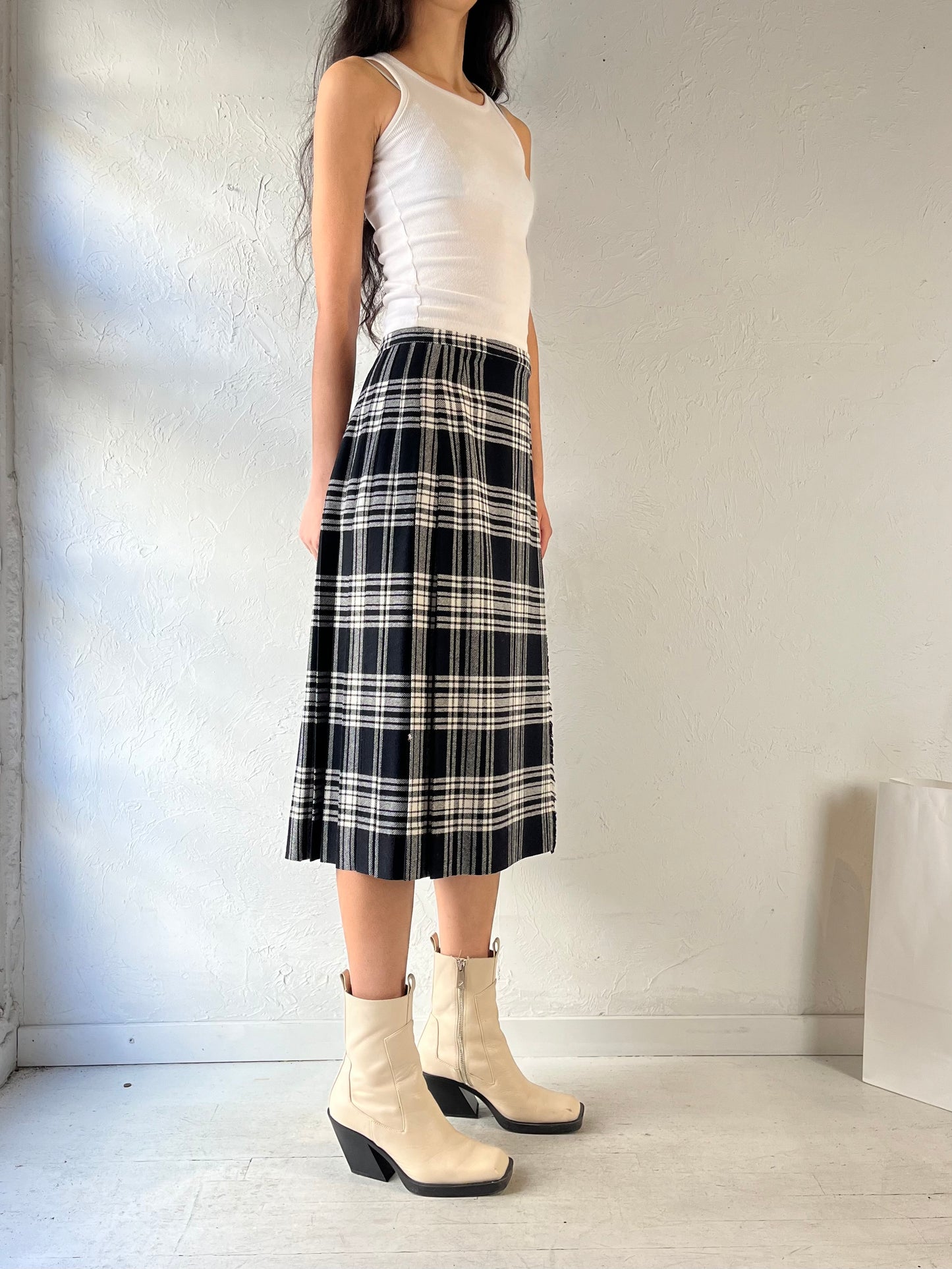 90s ‘St Michael’ Pleated Black and White Plaid Knit Skirt / M