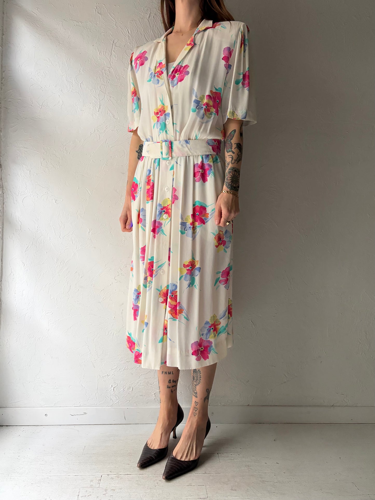 80s 'Chocolates' White Floral Shirt Dress / Vintage 1980s Retro Flowy Summer Midi Dress / Large