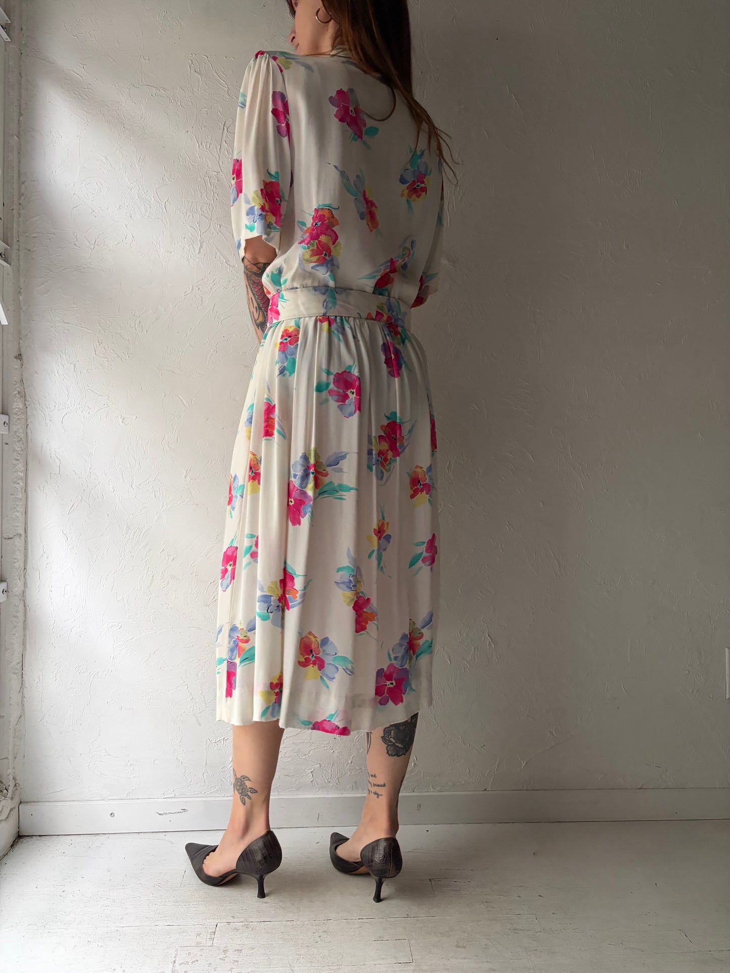 80s 'Chocolates' White Floral Shirt Dress / Vintage 1980s Retro Flowy Summer Midi Dress / Large