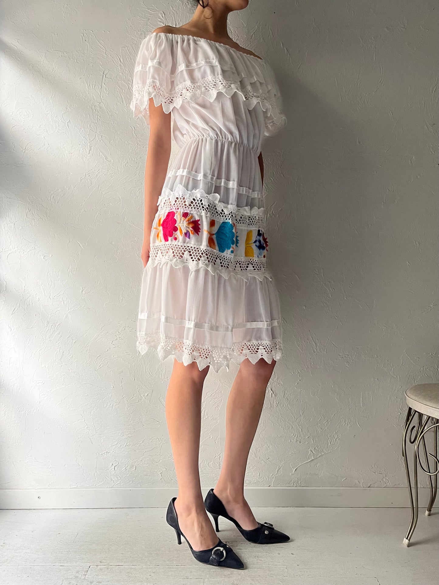 Vintage White Embroidered Dress / Small