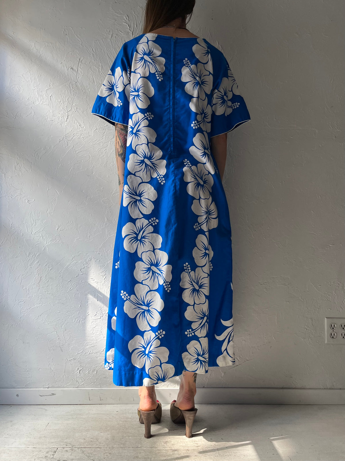 Vintage 70s Hawaiian Blue & White Hibiscus Floral Print Muumuu Tropical Boho Resort Maxi Dress / Large
