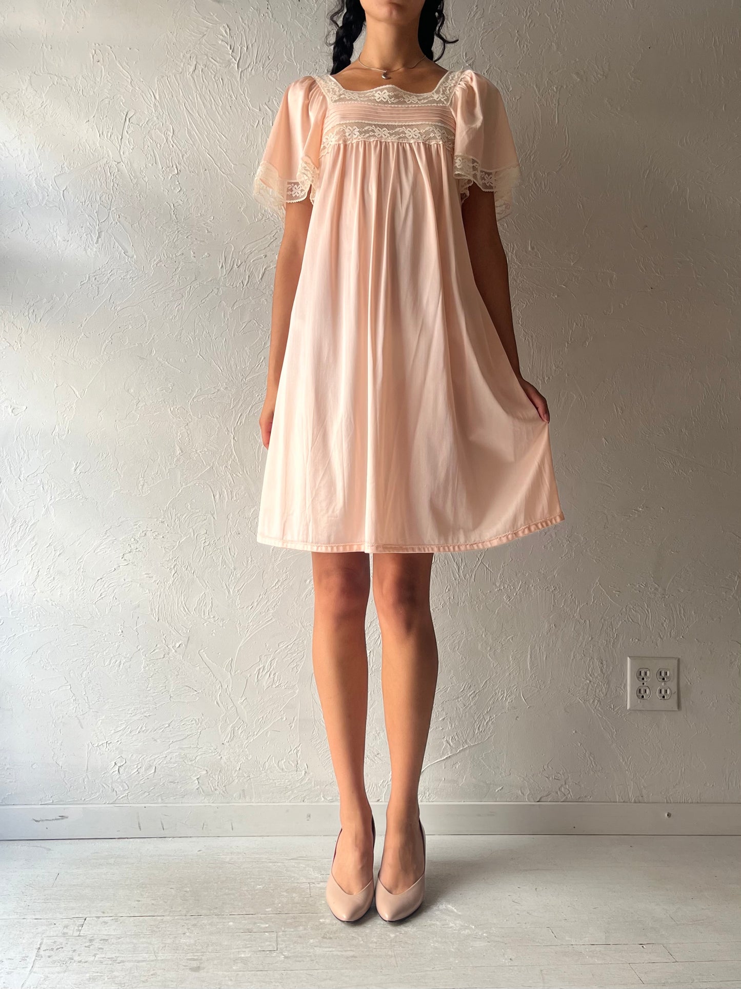 Vintage 'Artemis' Pale Pink Lacey Night Dress / Small