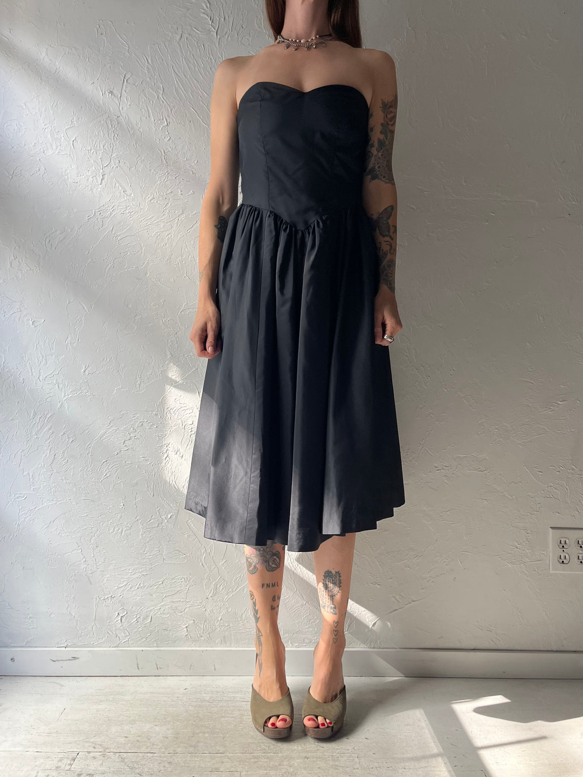 Vintage Handmade Black Strapless Sweetheart Neckline Midi Dress / Minimalist Full Skirt Cocktail Party Dress / Small