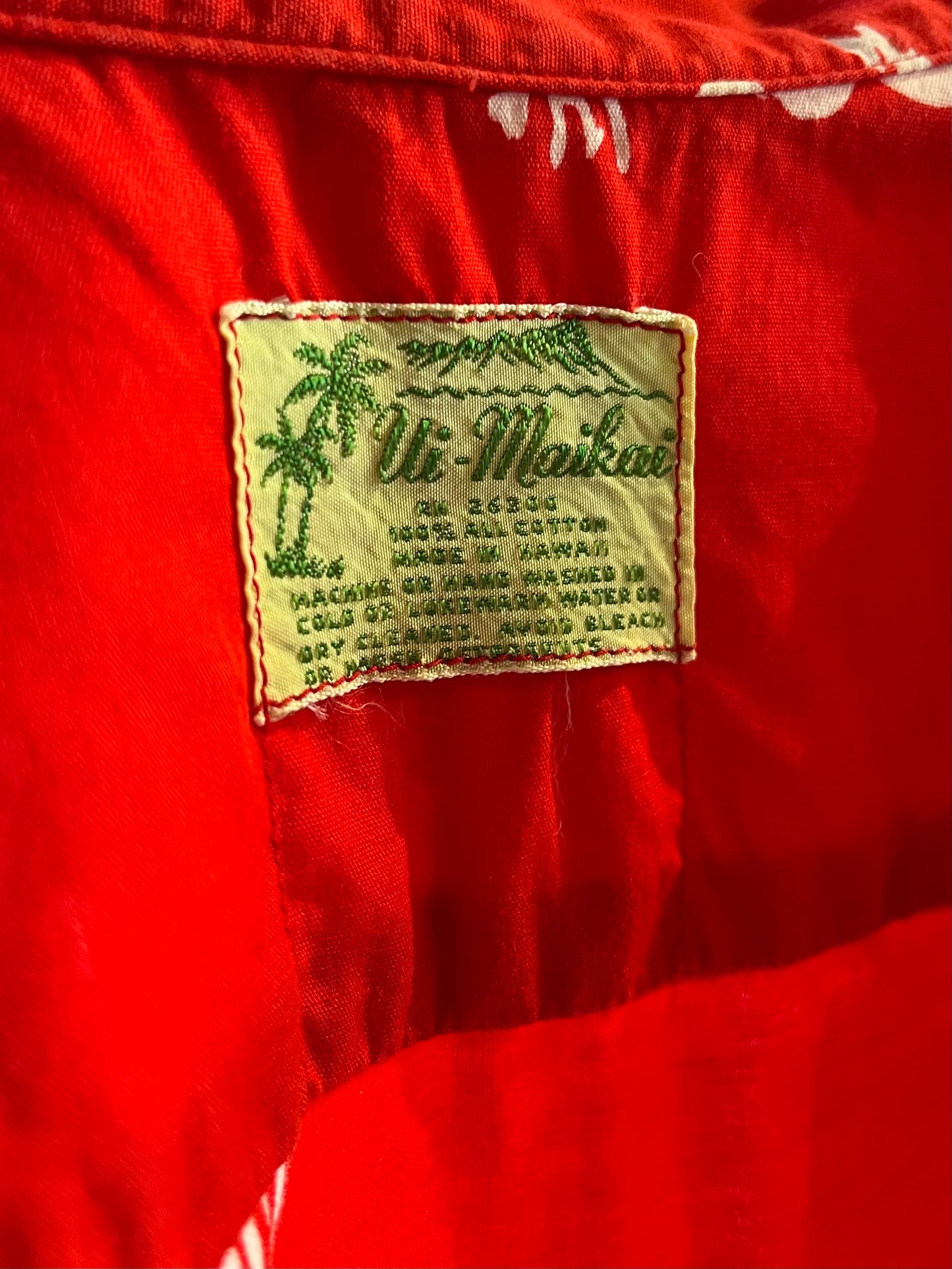 70s ‘Ui Maikai’ Red Cotton Hawaiian Shirt / Medium