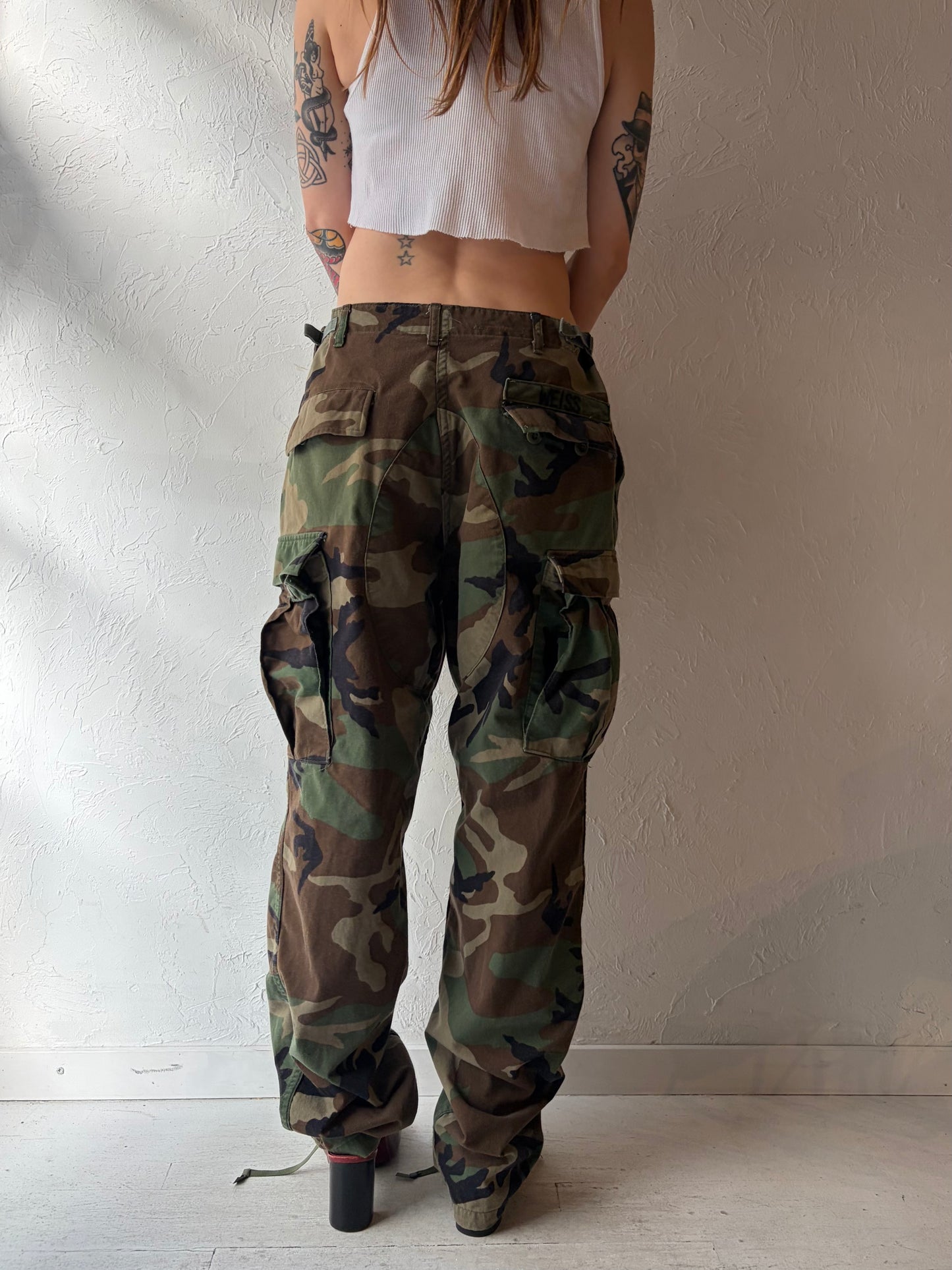 Vintage Authentic Army Cargo Camouflage Pants / Medium
