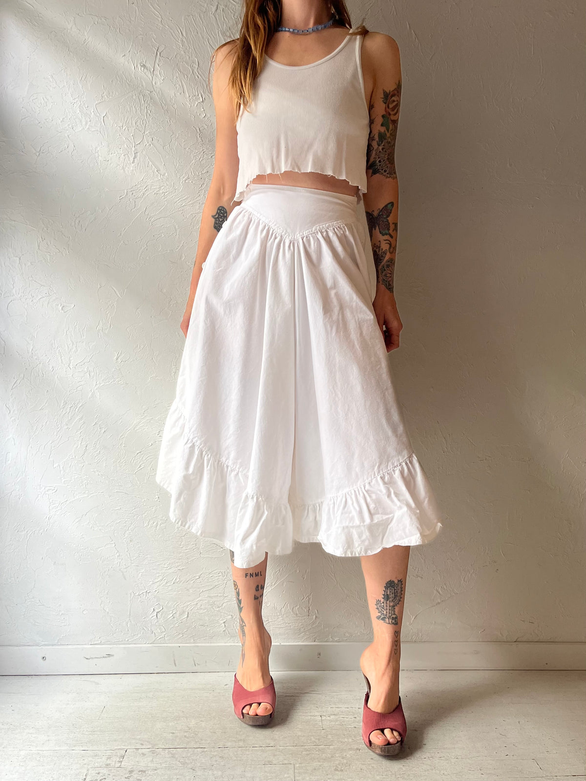 80s 'EnChante' White High Waisted Cottagecore Romantic Culotte Shorts Vintage Wide Leg Ruffle Hem Gaucho Shorts / Small