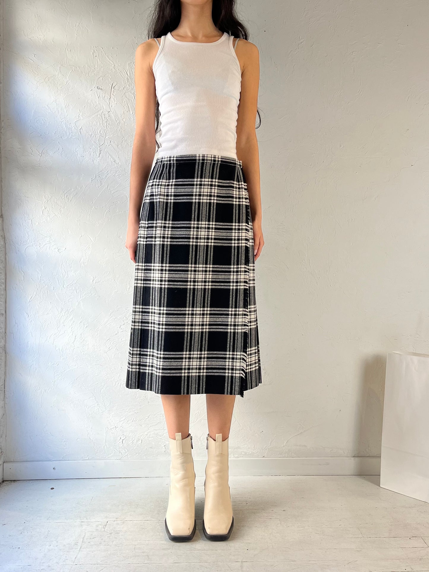 90s ‘St Michael’ Pleated Black and White Plaid Knit Skirt / M