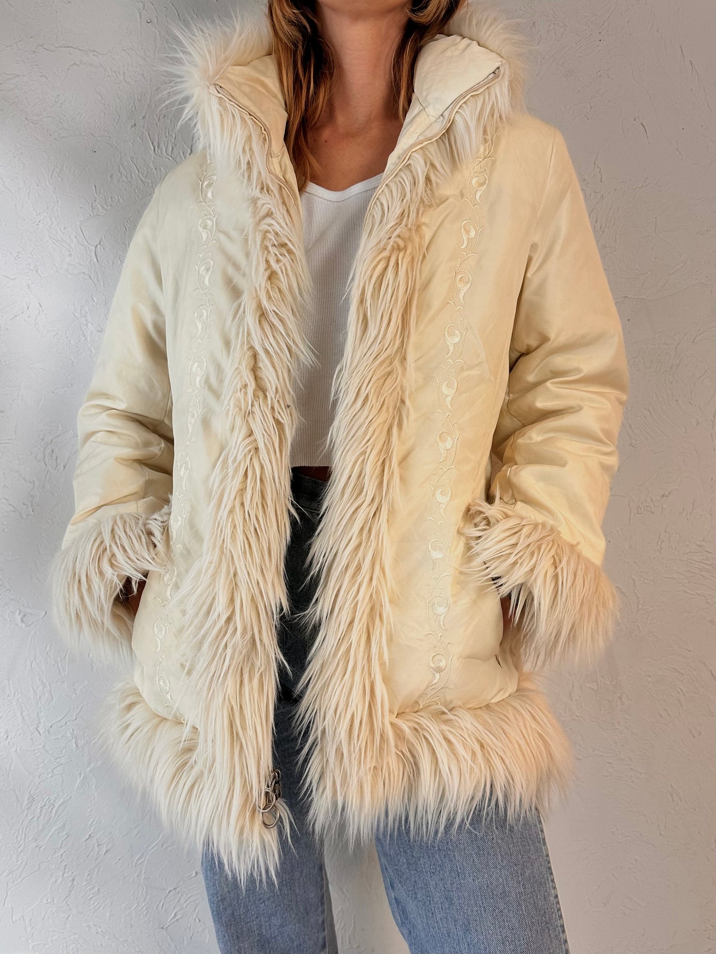 Y2k 'Guess' White Puffer Jacket w/ Faux Fur Trim / Small