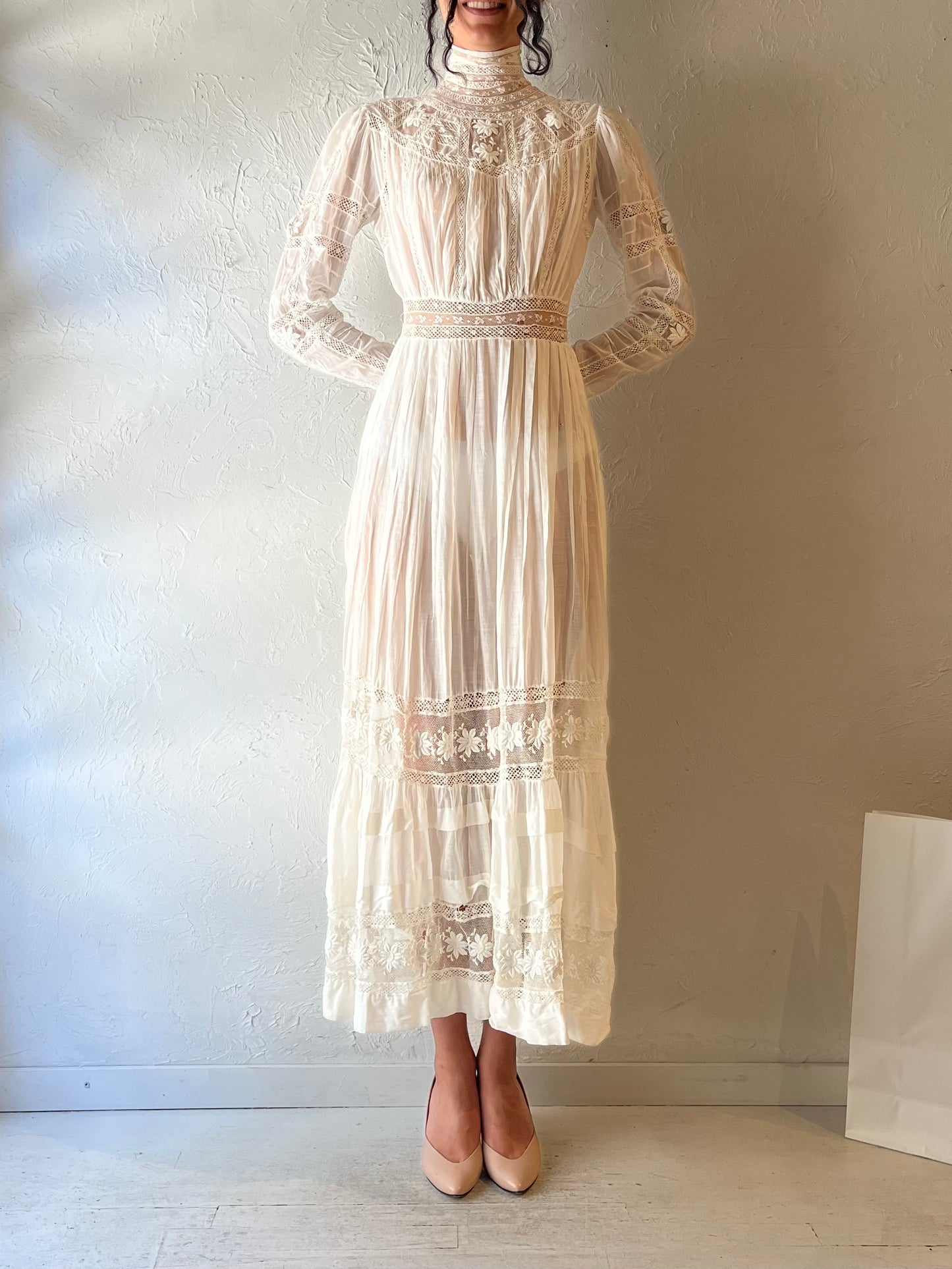 Vintage Antique White Lace Dress / Small