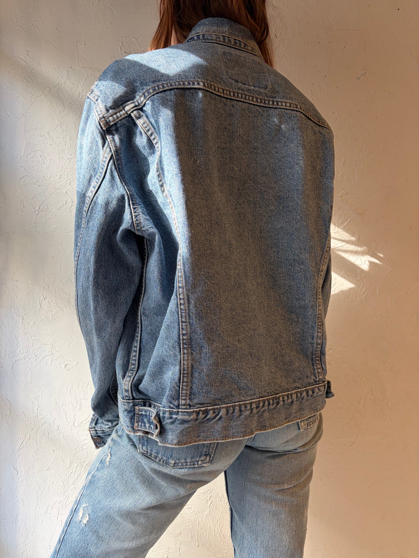 90s 'Levi’s' Medium Wash Denim Jacket / Large