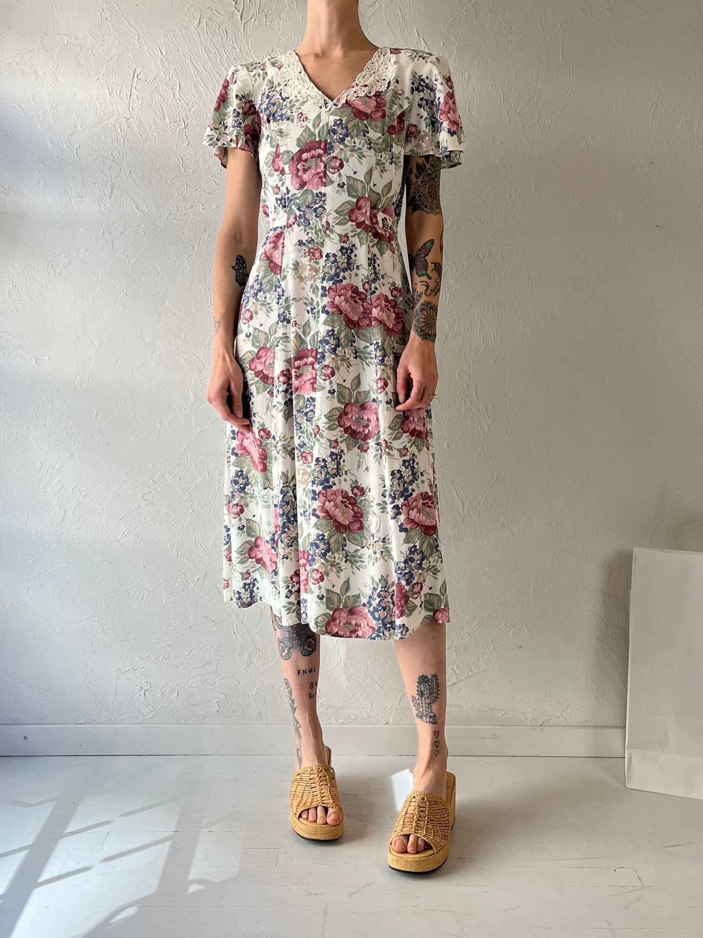 90s 'En Focus' Floral Print Midi Dress / Small