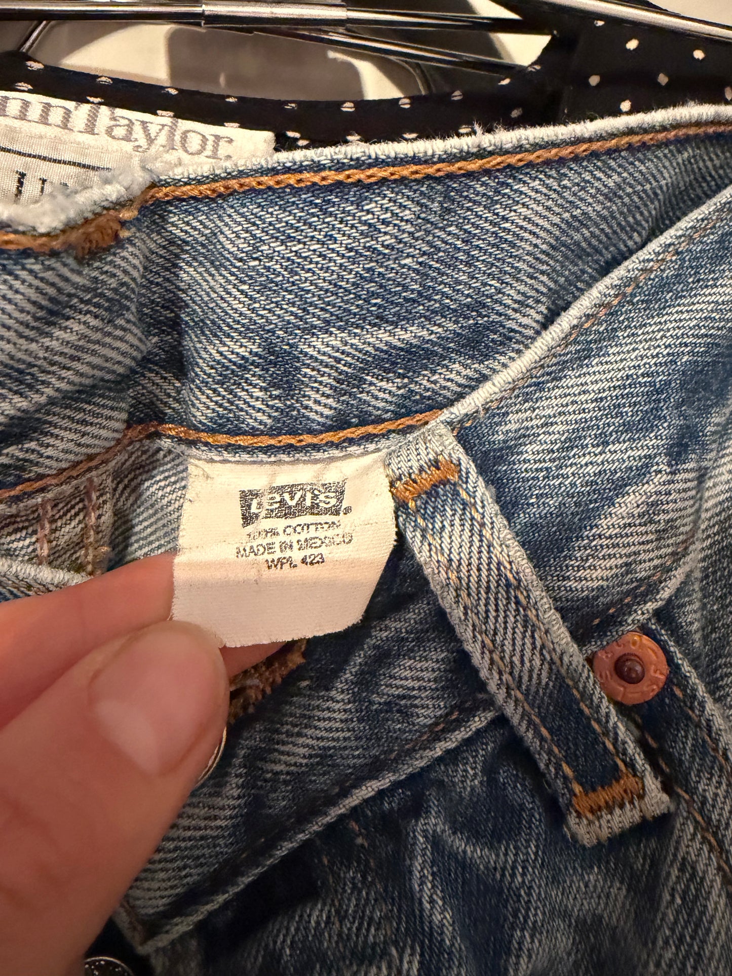 Vintage 'Levis 501' Thrashed Jeans / 31