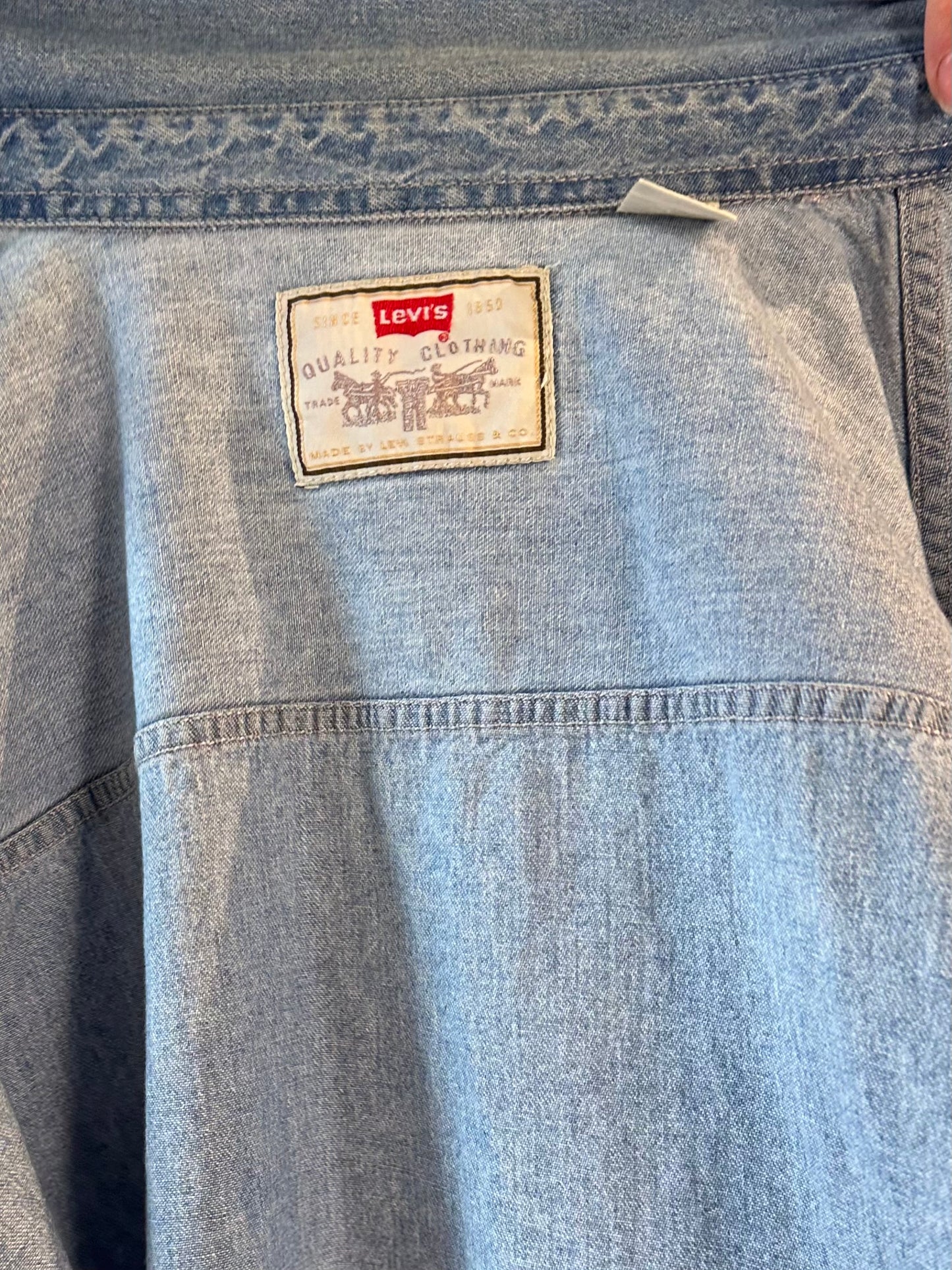 Vintage 'Levis' Button Up Denim Shirt / XL
