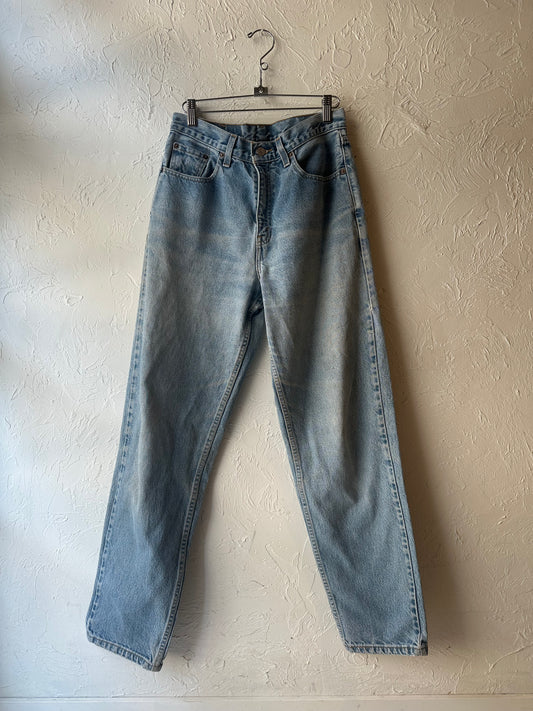 90s ‘Levi’s’ Loose Fit Jeans / 28