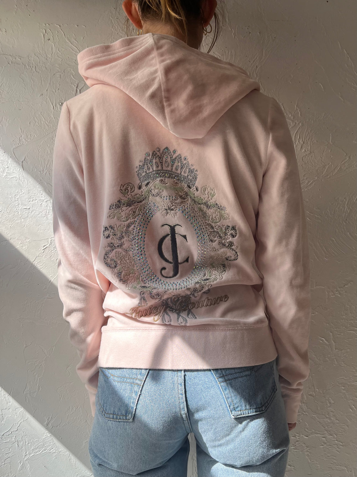 Y2K 'Juicy Couture' Baby Pink Rhinestone Crest Zip Up Hoodie / Edgy McBling Coquette Streetwear 2000s Baddie Fashion / Large