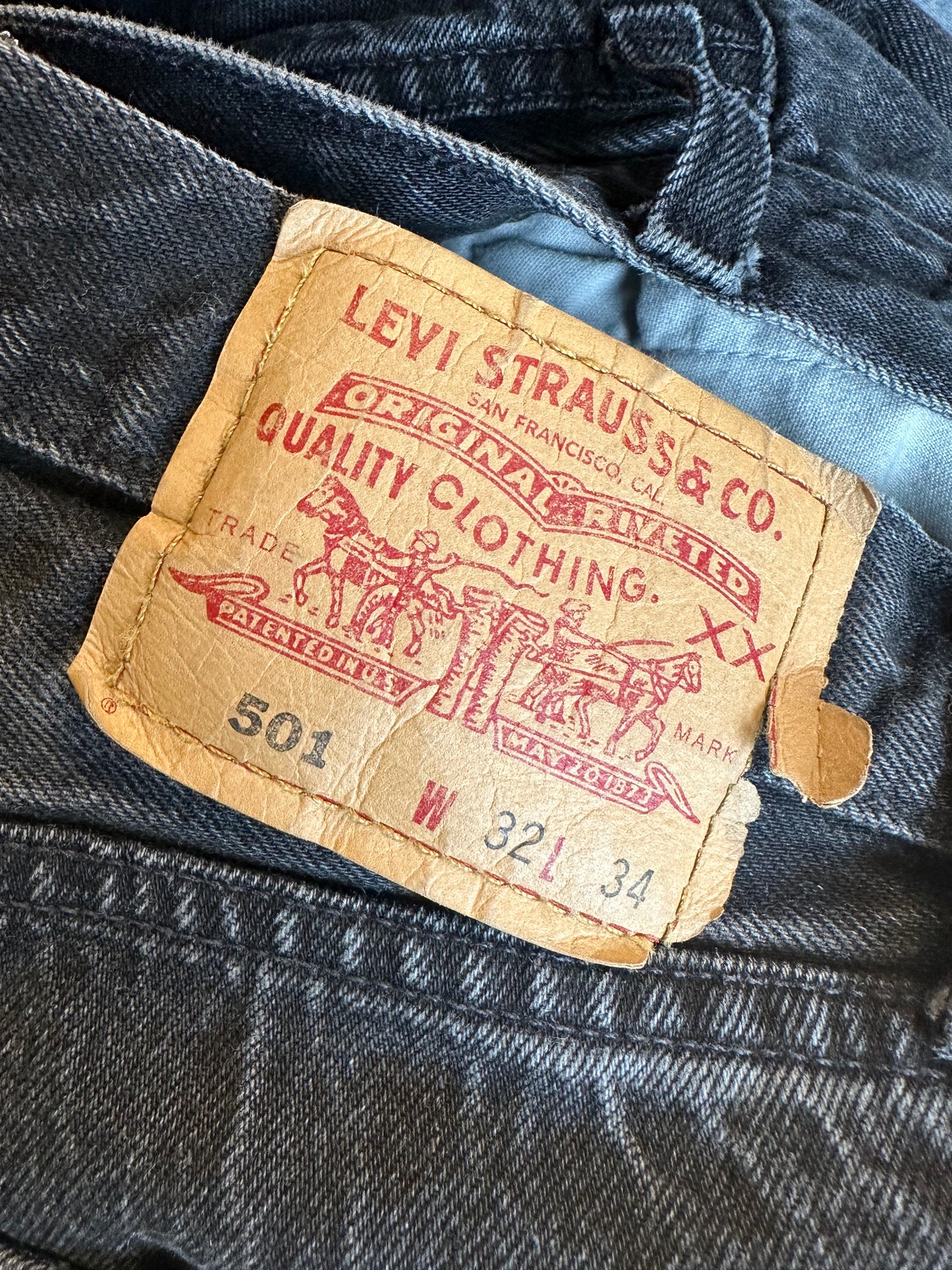 90s 'Levis' 501 Dark Wash Jeans / Made in Canada / 31"