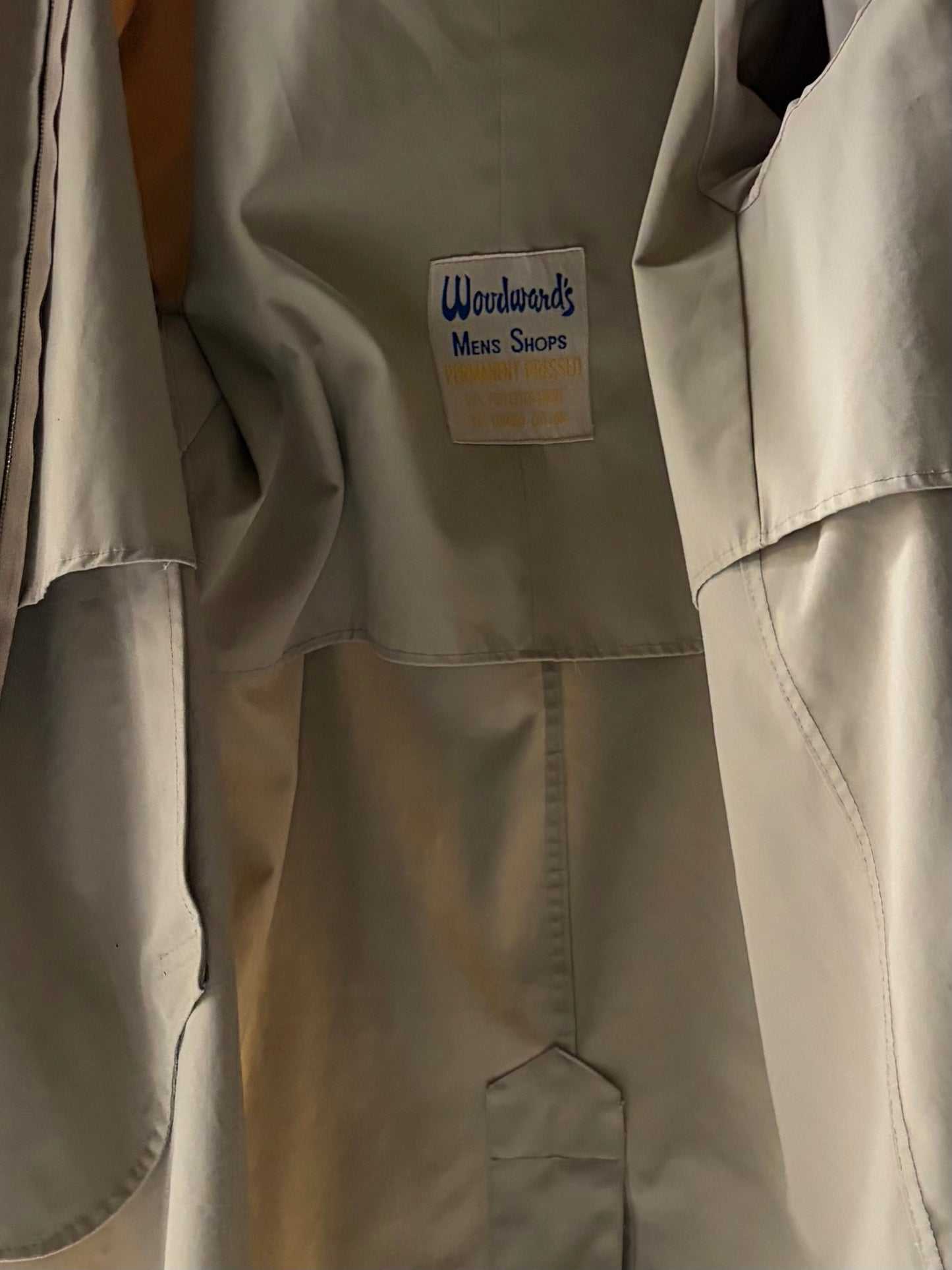 80s ‘Woodwards’ Beige Half Trench / Medium