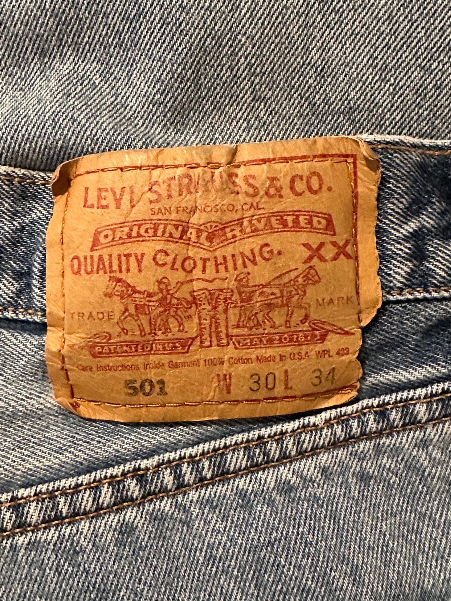 90s 'Levis' 501 Jeans / Made in USA / 28