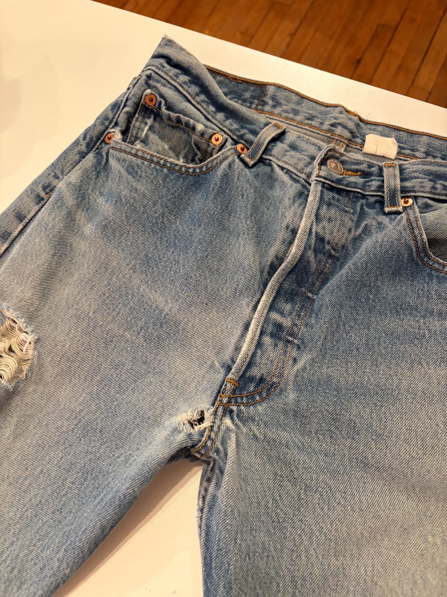 Vintage 'Levis 501' Thrashed Jeans / 31