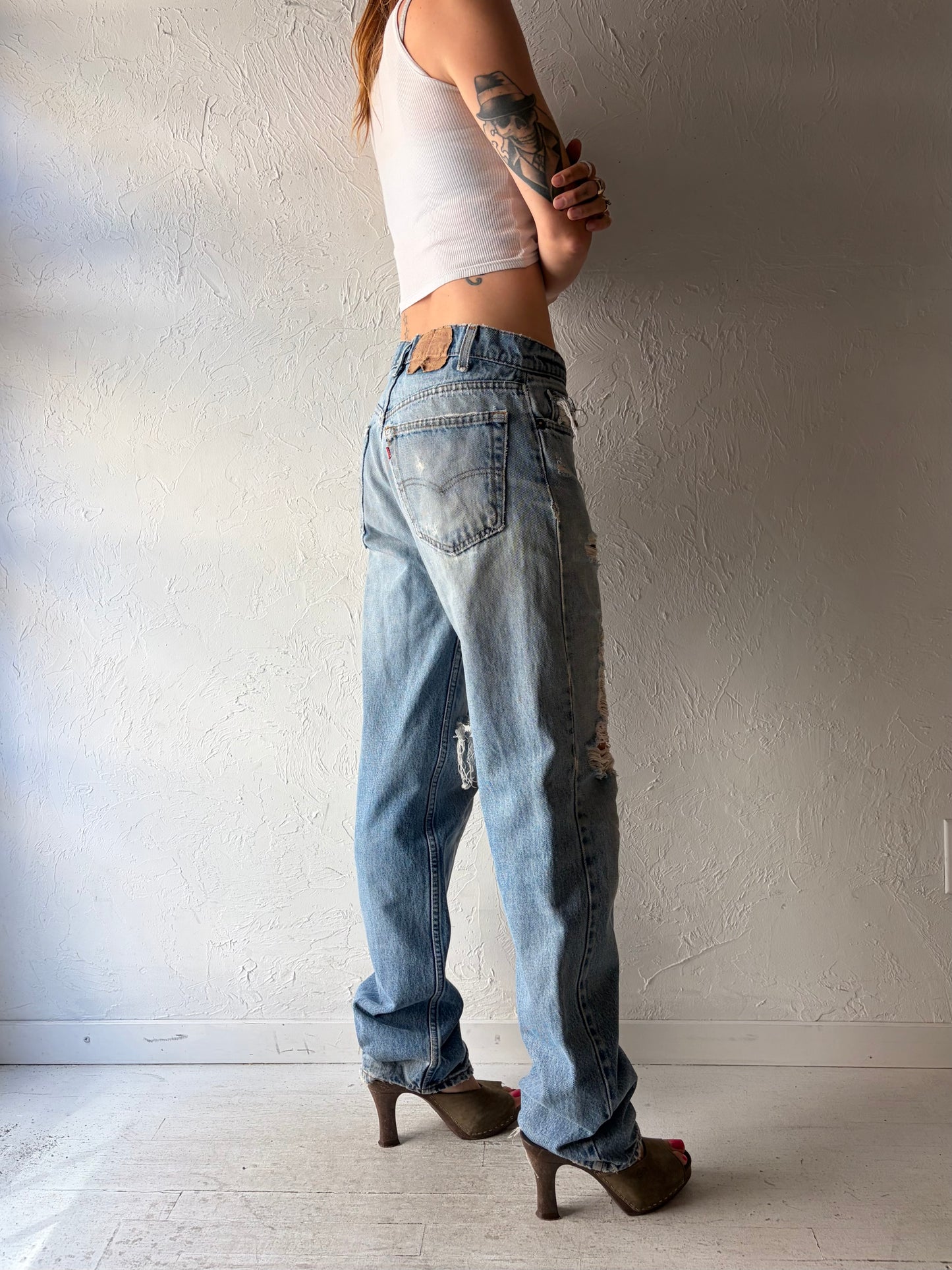 90s 'Levis' 505 Thrashed Jeans / 32