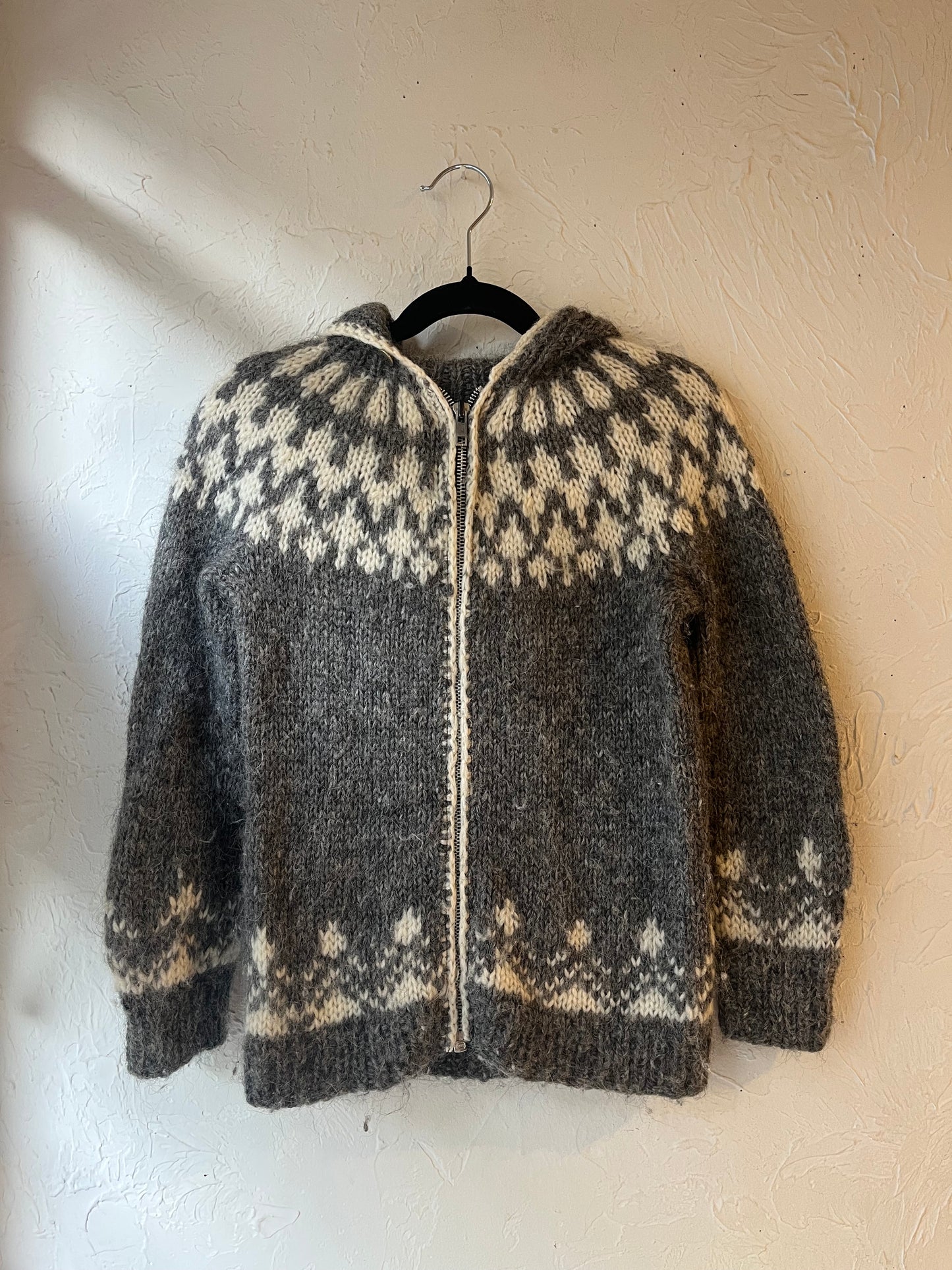 Vintage Hand Knit Kids Hooded Fair isle Sweater / 6