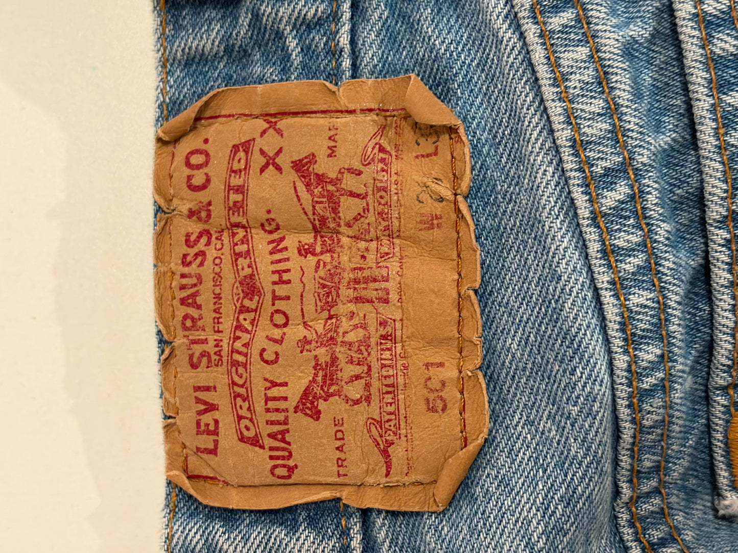 90s ‘Levi’s’ 501 Jeans / Made in USA / 26