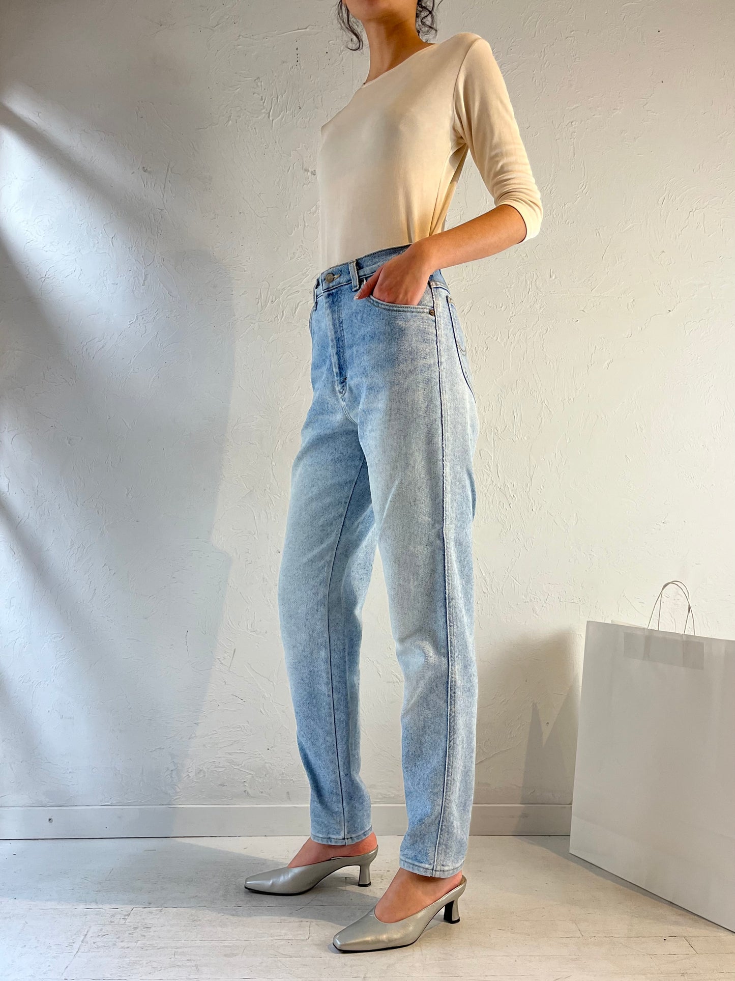 90s ‘Lee’ High Waisted Light Wash Mom Jeans / Small