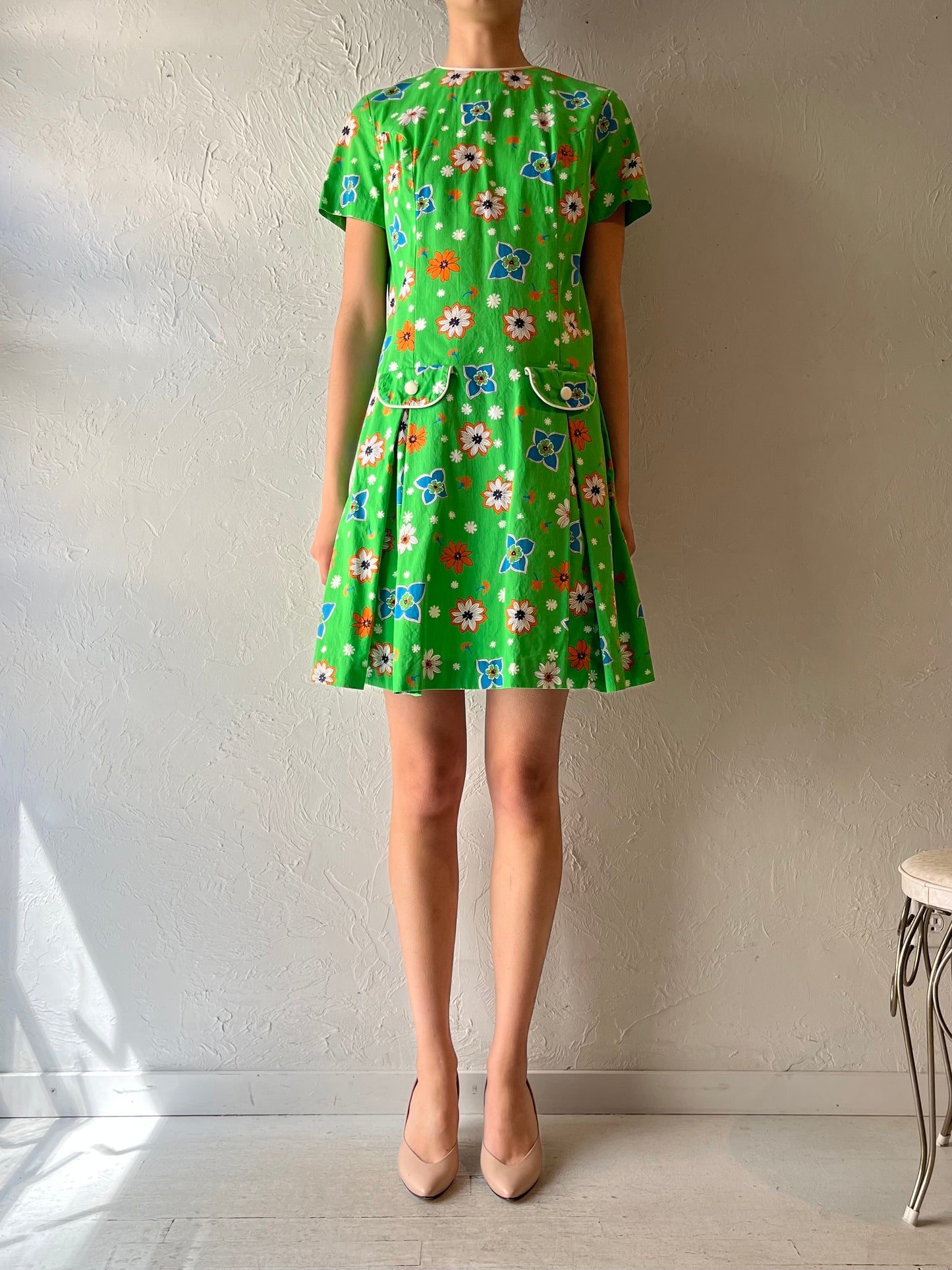 70s 'Jaree Classics' Green Retro Floral Summer Mini Dress / Vintage 1970s Boho Garden Party / Medium
