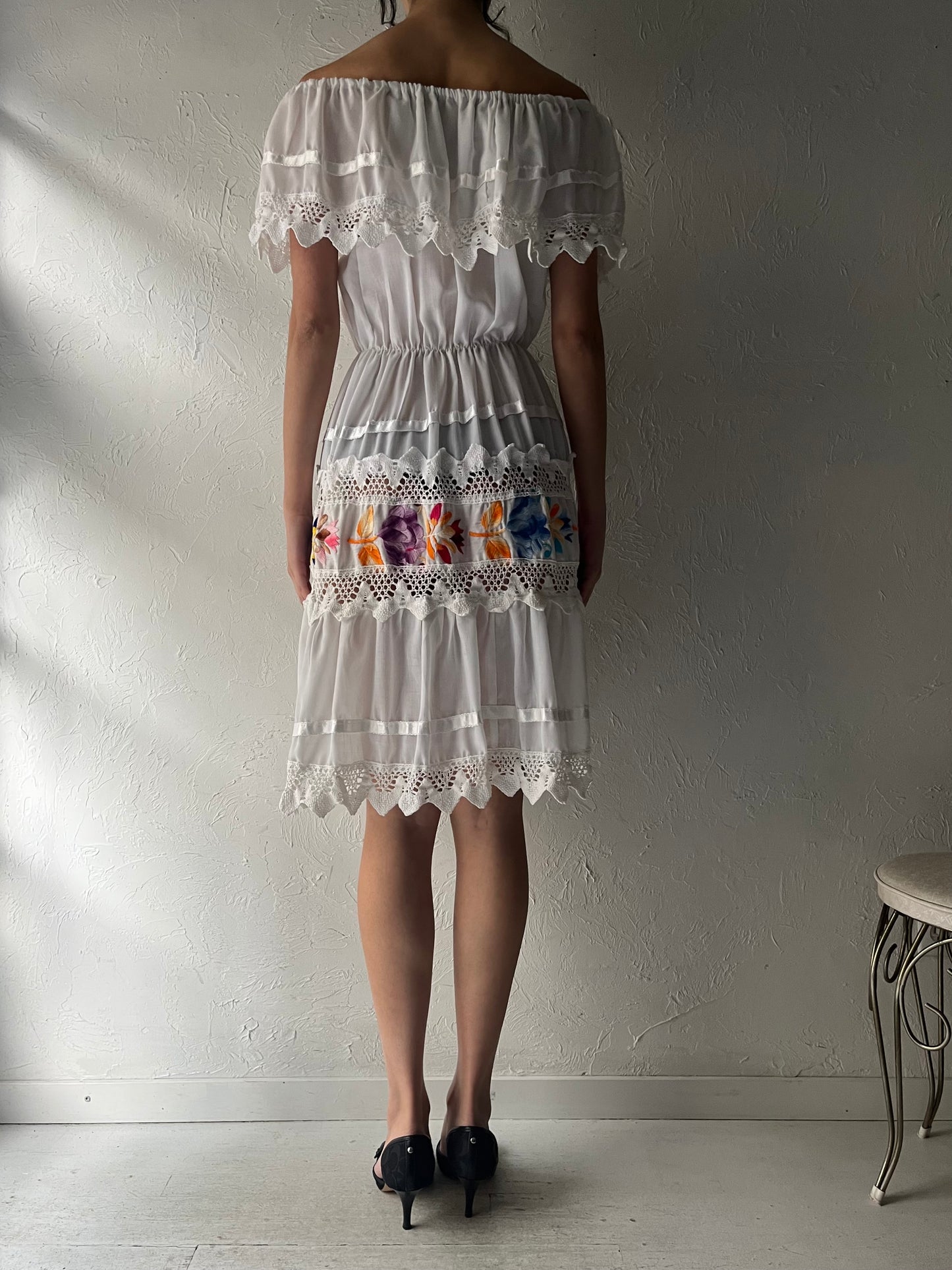 Vintage White Embroidered Dress / Small