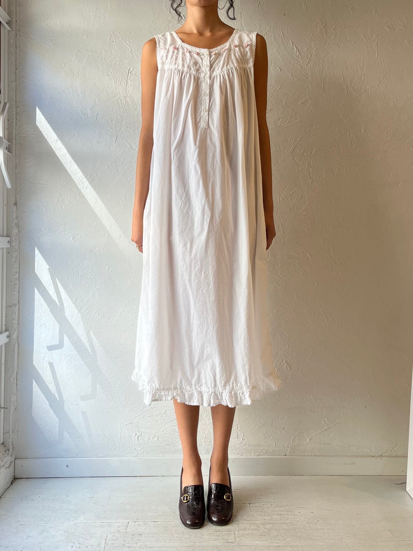 90s 'Gloria Vanderbilt' White Cotton Dress / Medium