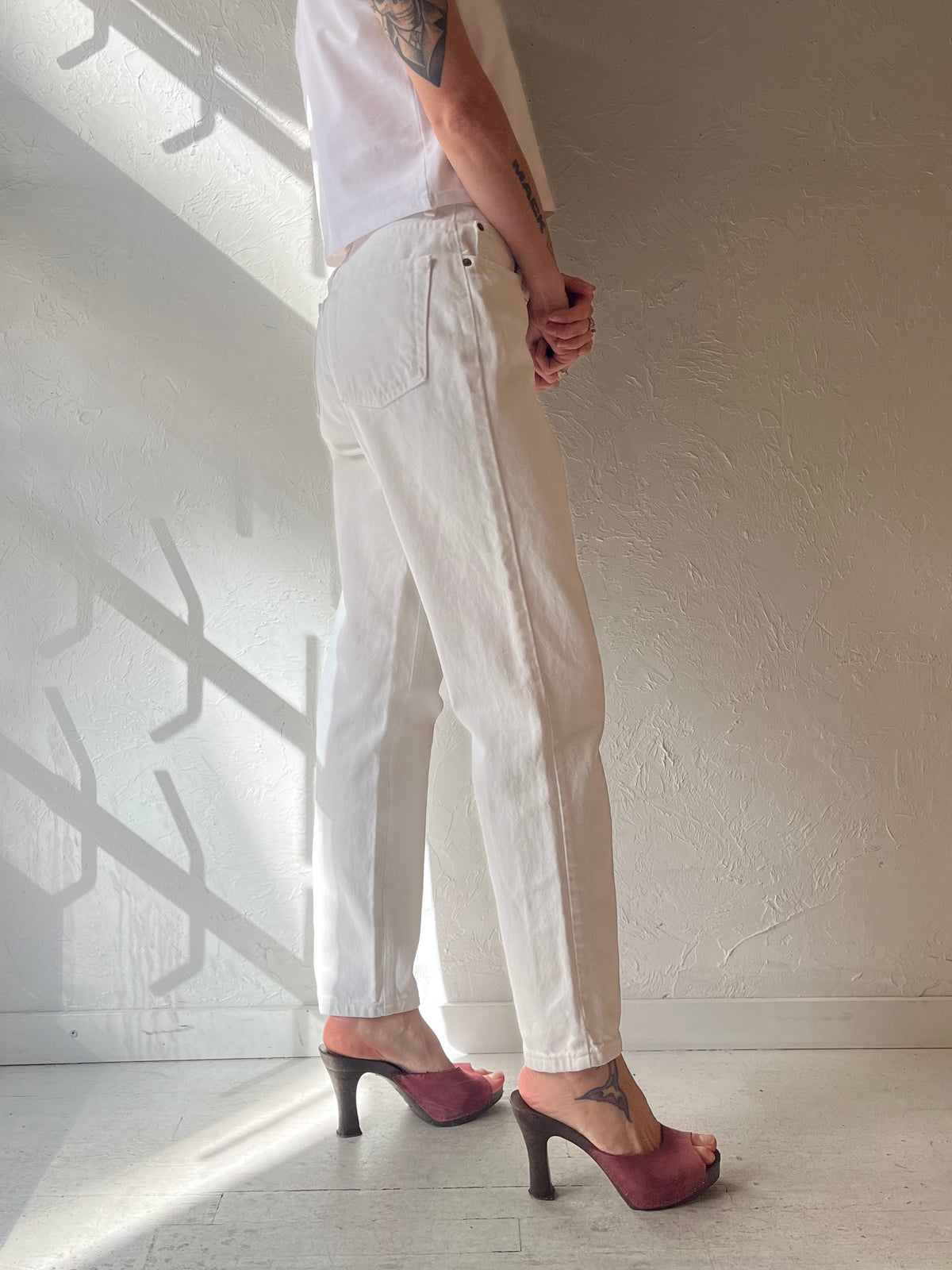 90s 'Gap' Classic Fit Best Basics White Jeans / 28