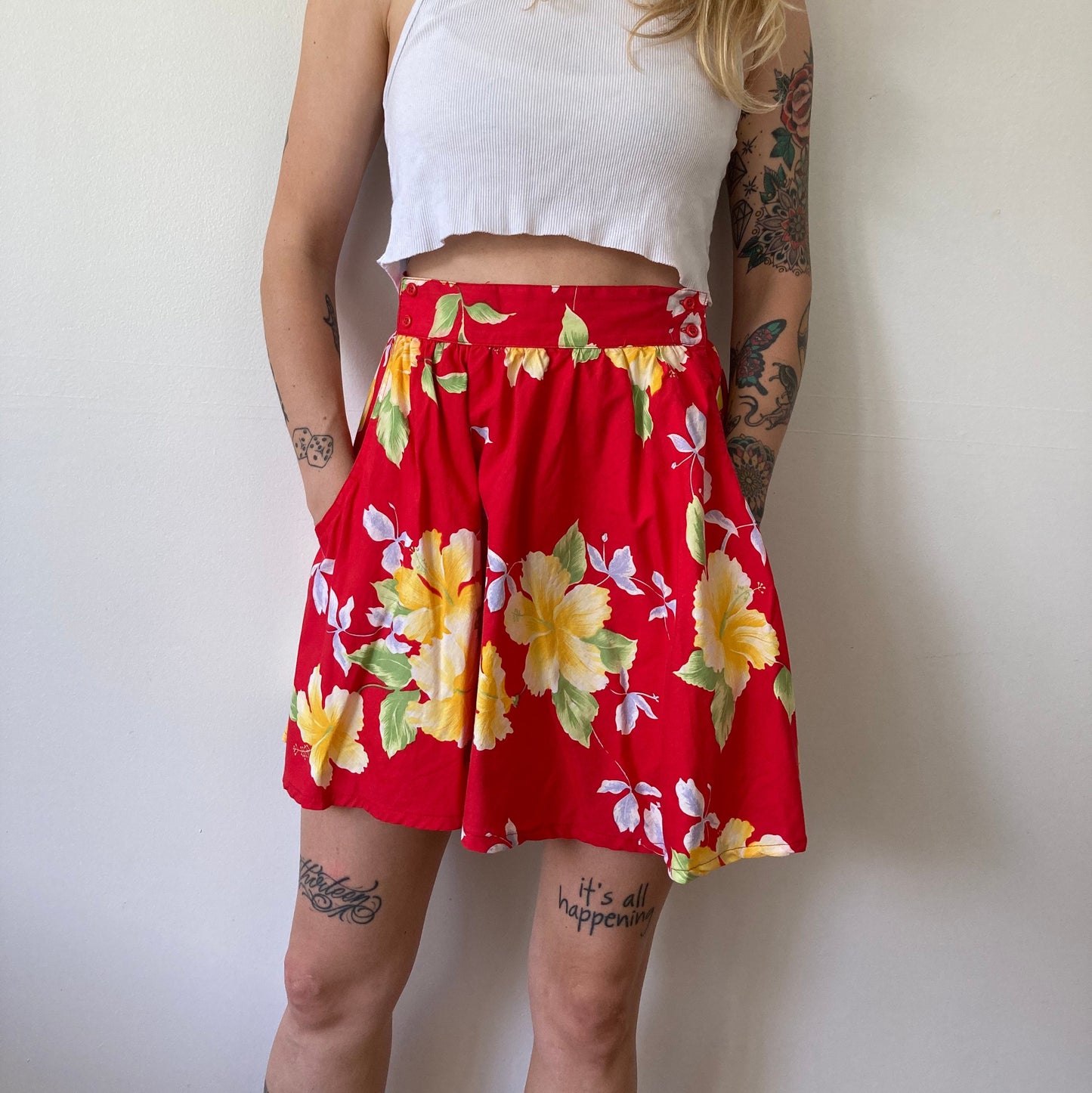90s Red Floral Mini Skater Skirt w/ Pockets // Small