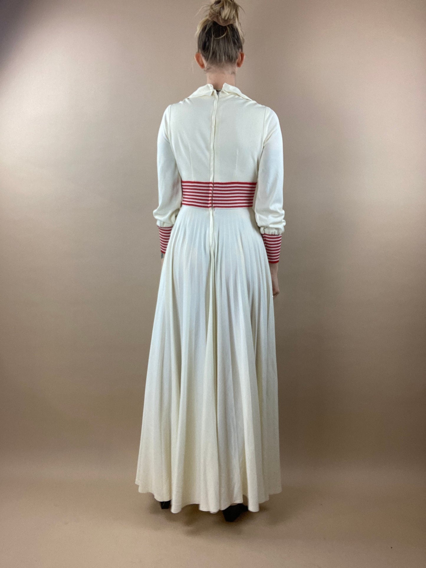 70s White and Red Long V Neck Dress / Vintage Formal Dress / Small