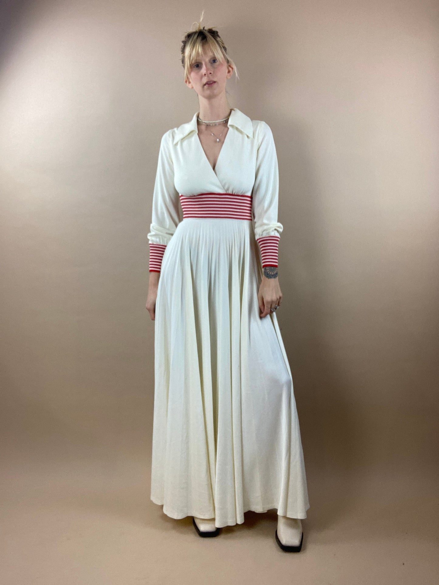 70s White and Red Long V Neck Dress / Vintage Formal Dress / Small