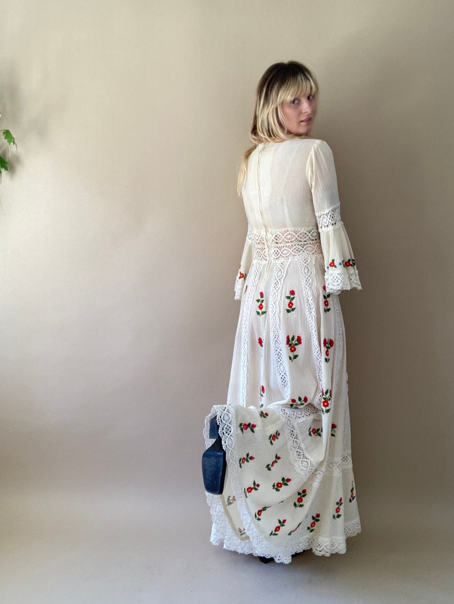 70s Vintage Oaxacan Mexican Dress / Floral Embroidery Boho Bell Sleeve Wedding Dress / Small