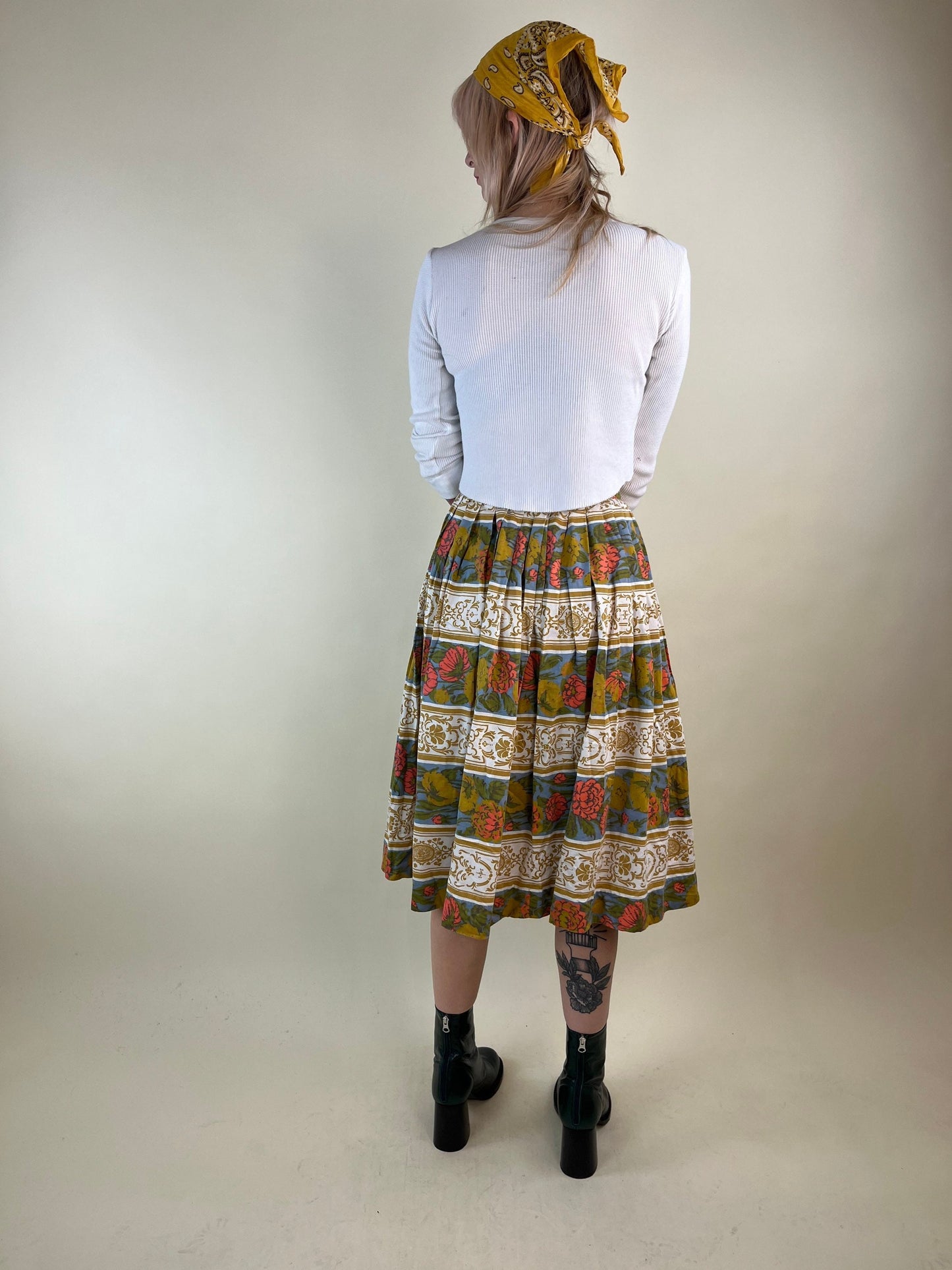 90s Vintage Floral Print Cotton Midi Skirt / Small