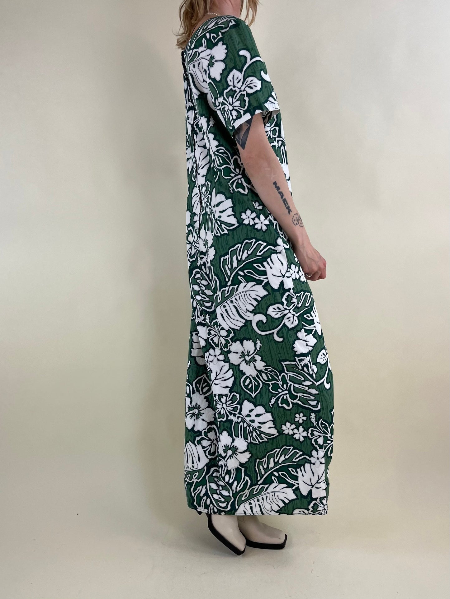 80s 'Hoku' Green Hawaiian Print Floral Muu Muu Dress / Medium