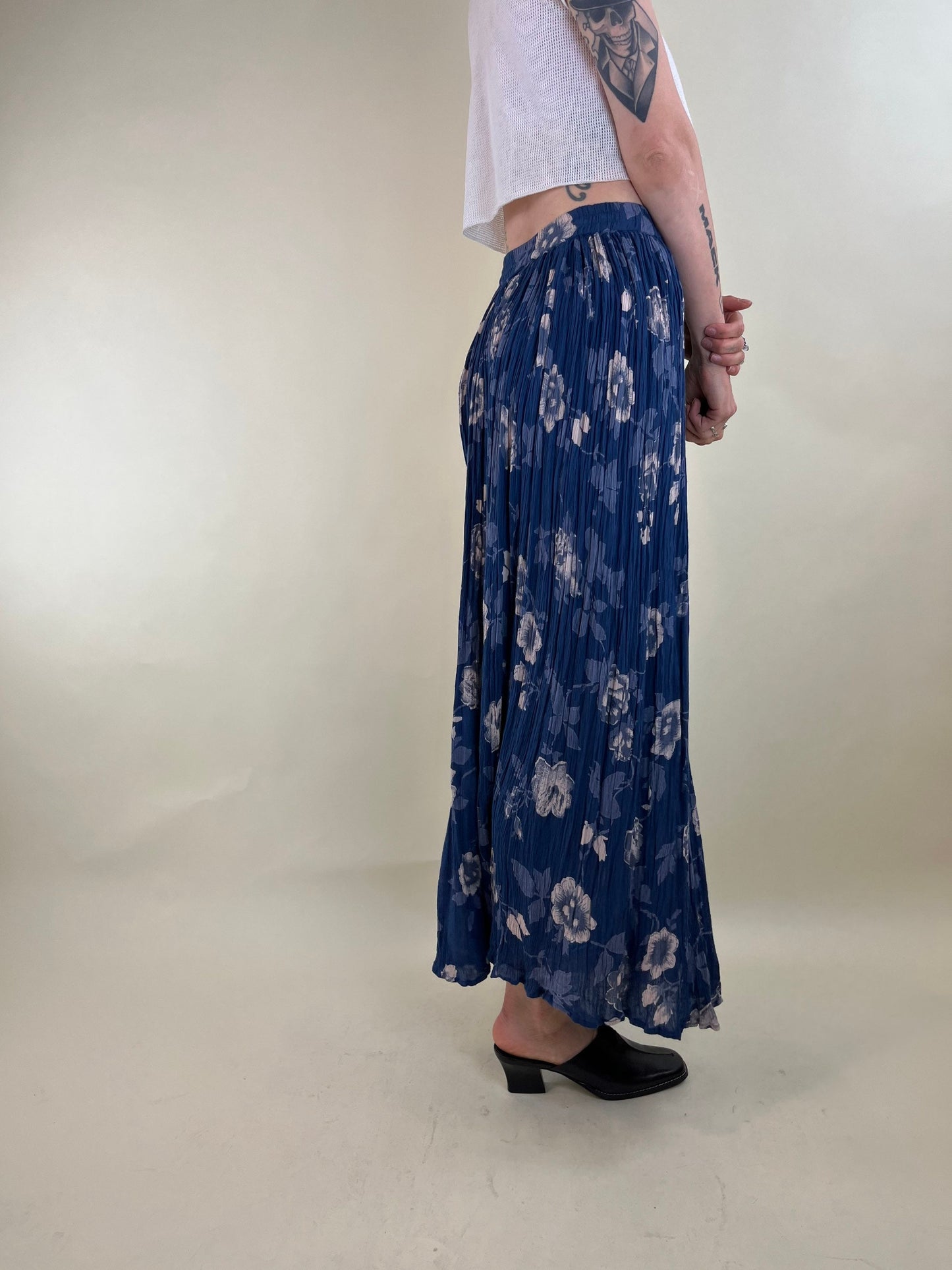 90s Blue Floral Print Rayon Maxi Skirt / Medium