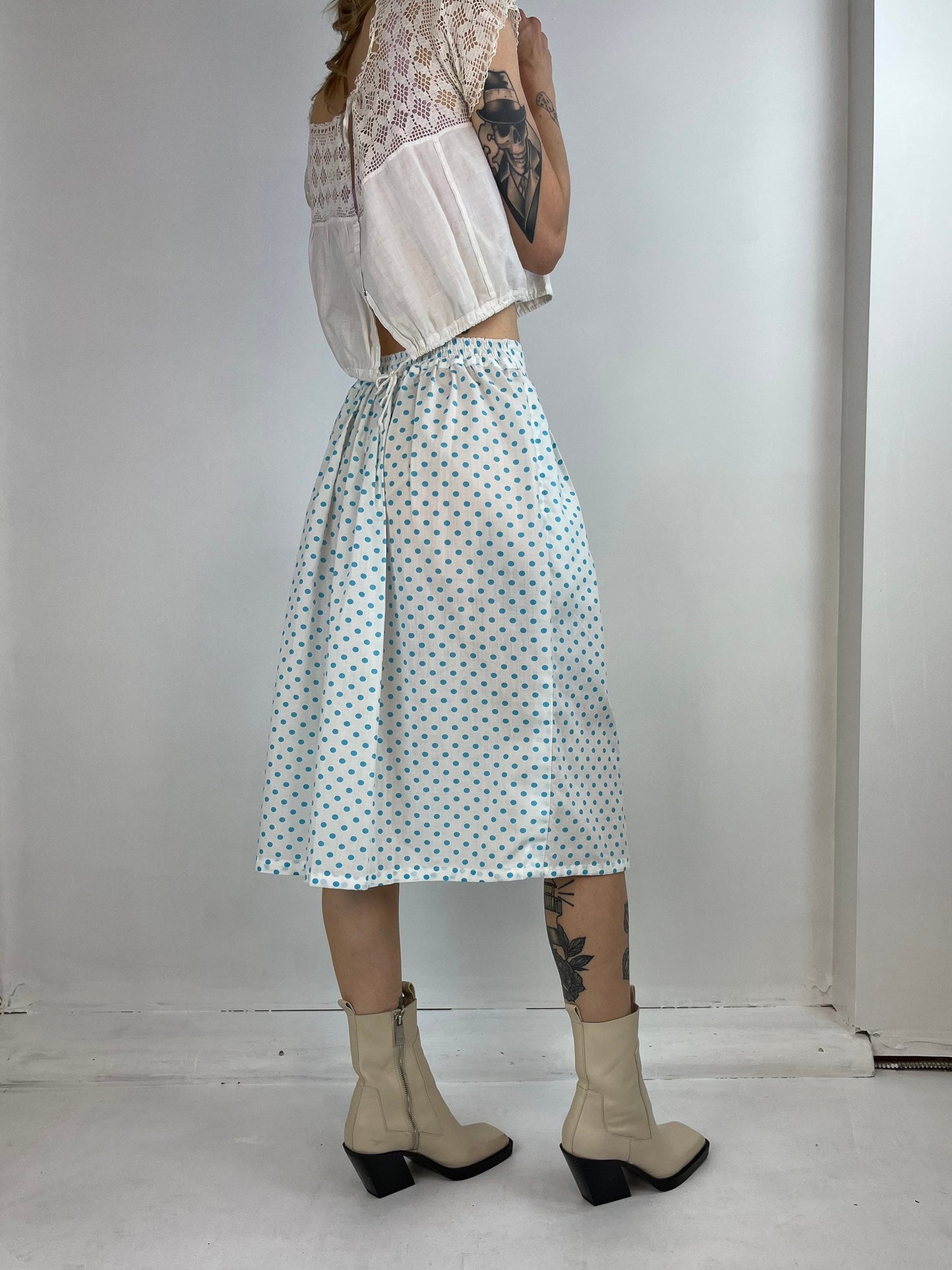 80s 'Style de Paris' Blue Polka Dot White Pleated Skirt / Small