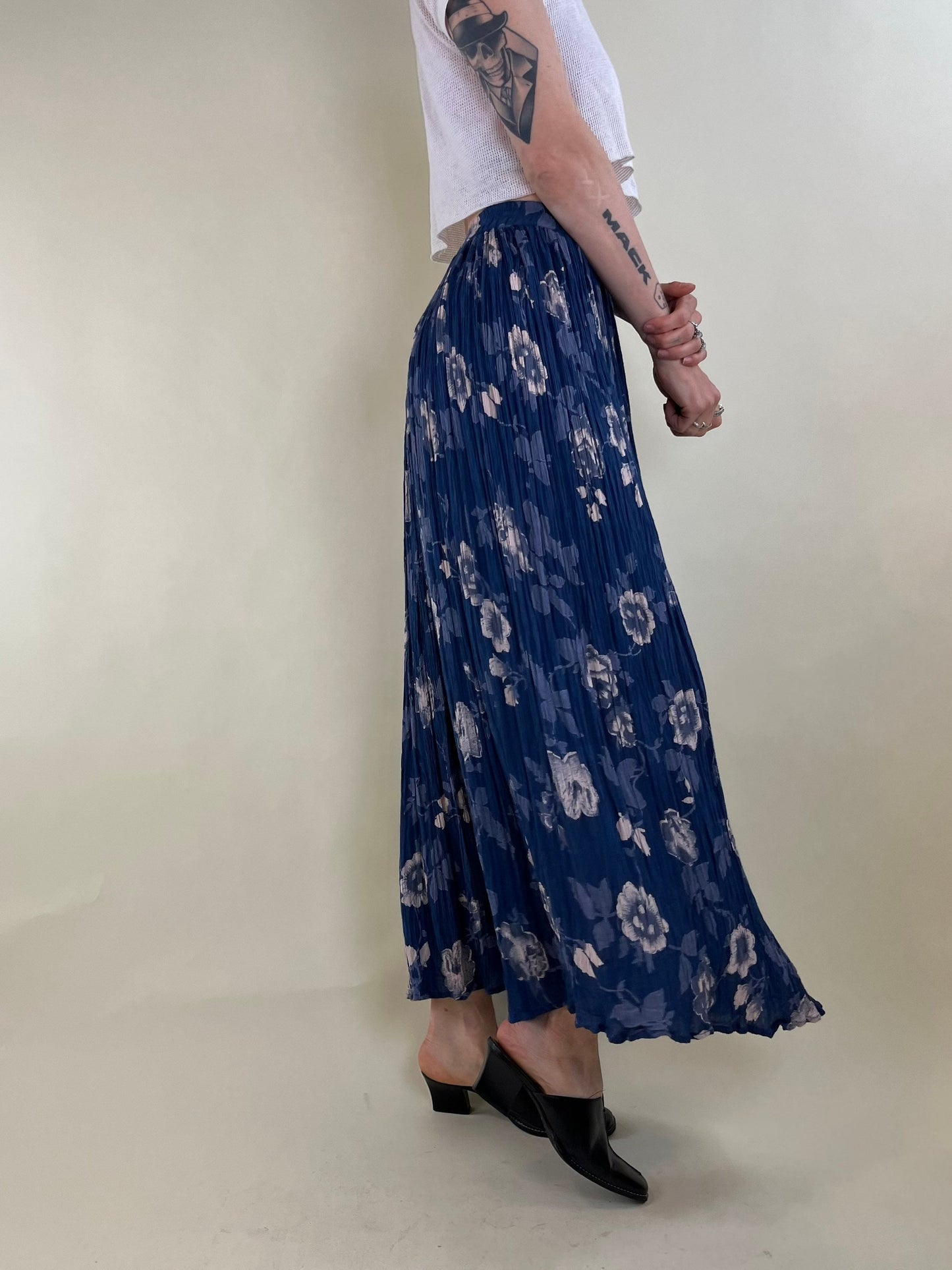 90s Blue Floral Print Rayon Maxi Skirt / Medium
