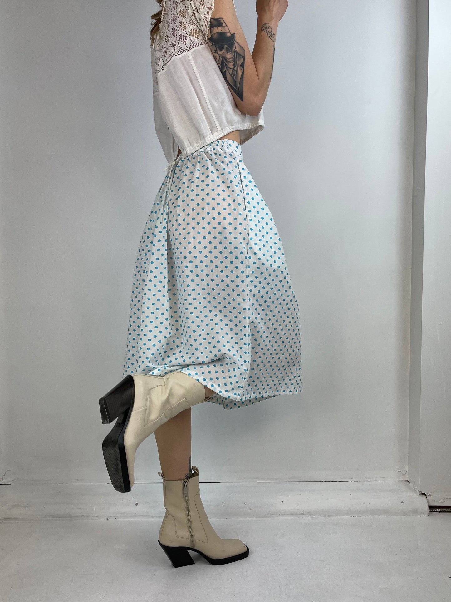 80s 'Style de Paris' Blue Polka Dot White Pleated Skirt / Small