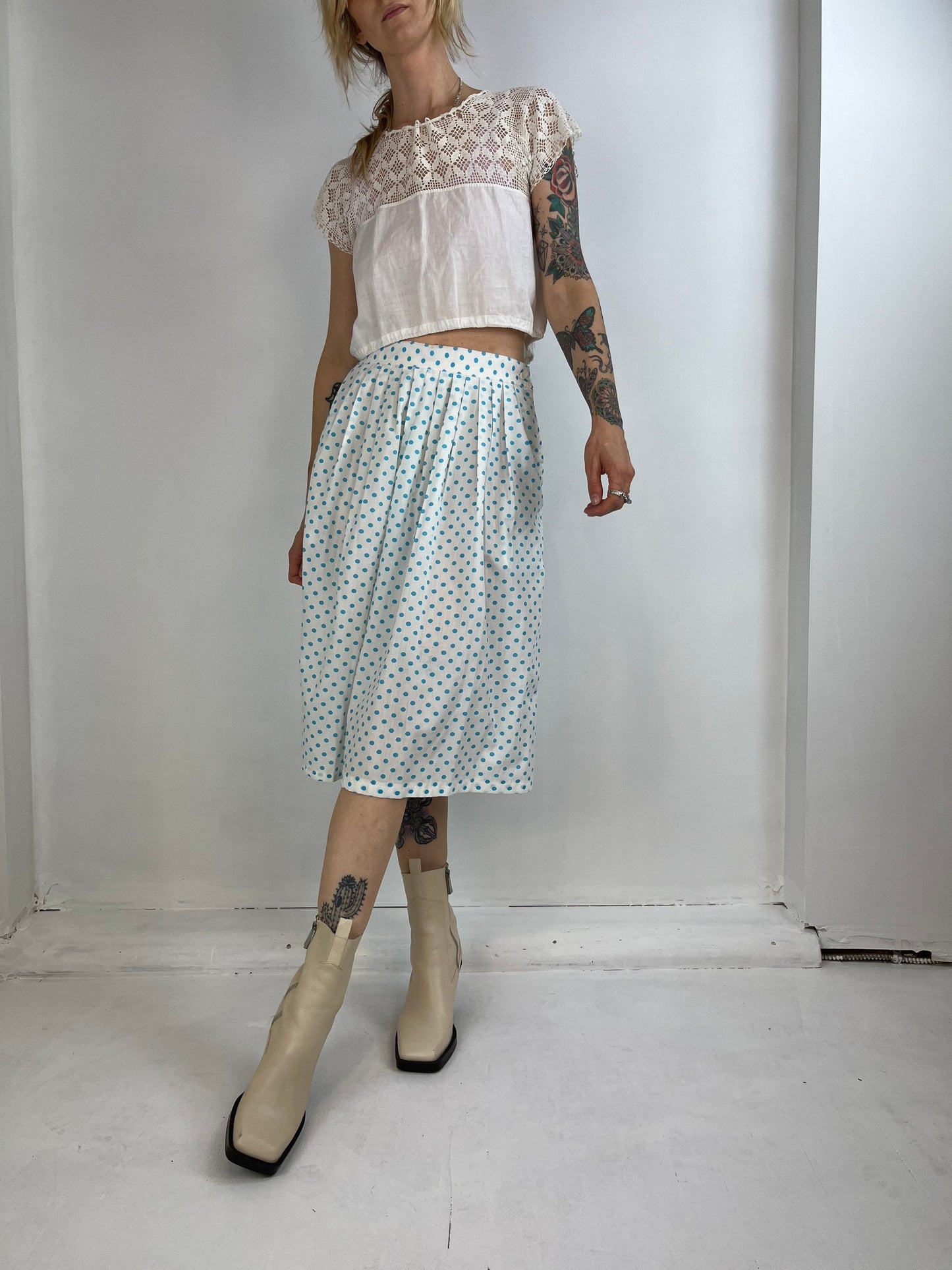 80s 'Style de Paris' Blue Polka Dot White Pleated Skirt / Small