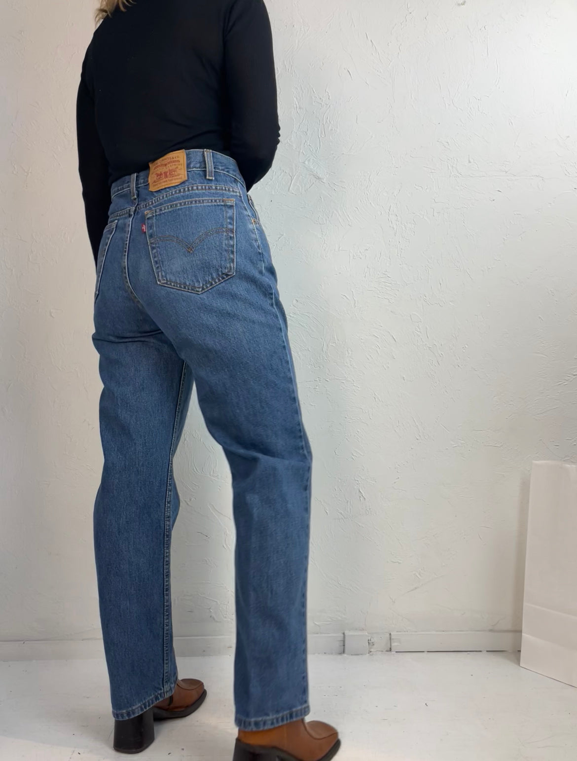 Vintage 'Levis' 516 Medium Wash Jeans / 32"