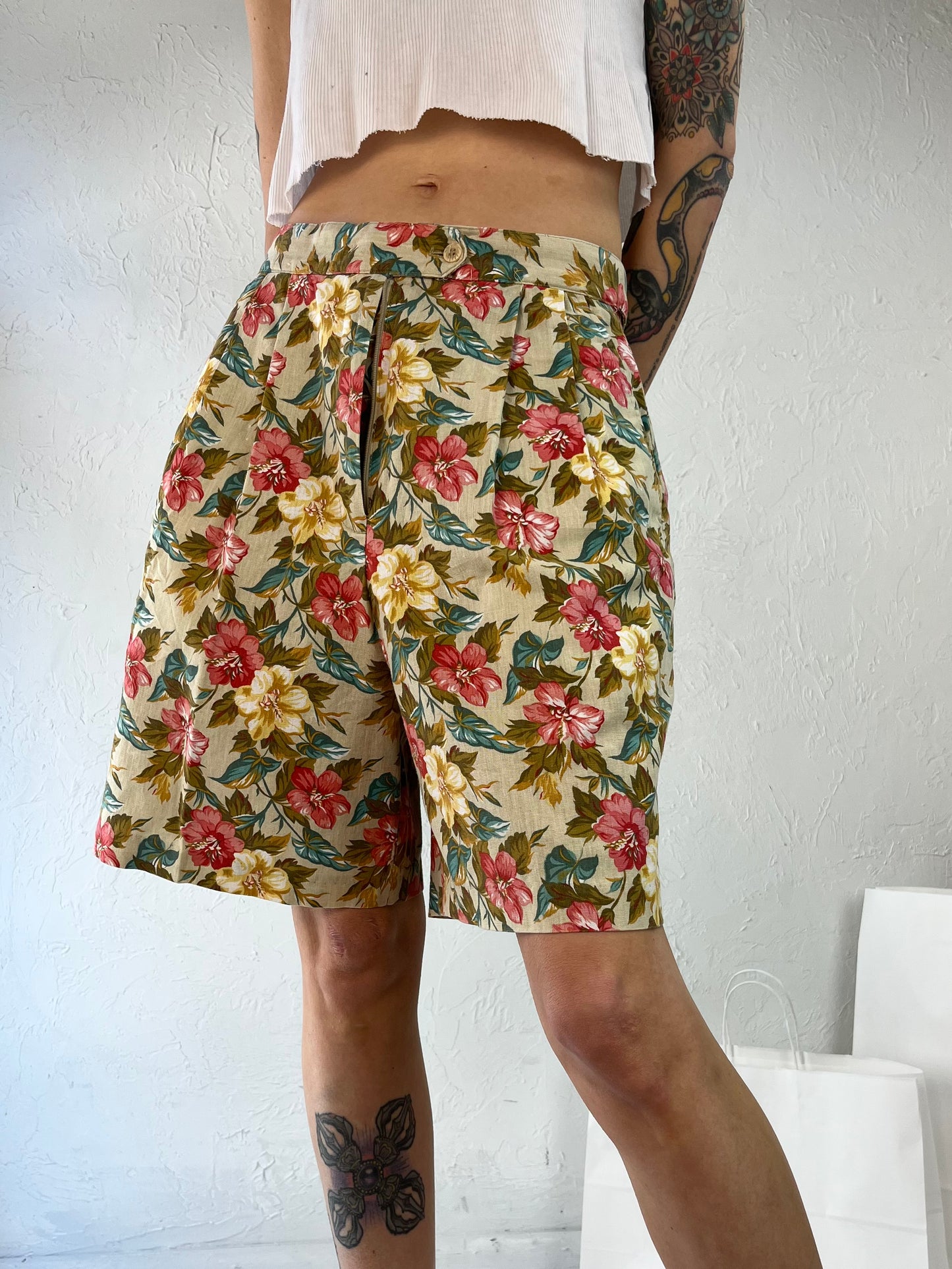 90s 'IZOD' Cotton Linen Floral Shorts / Medium
