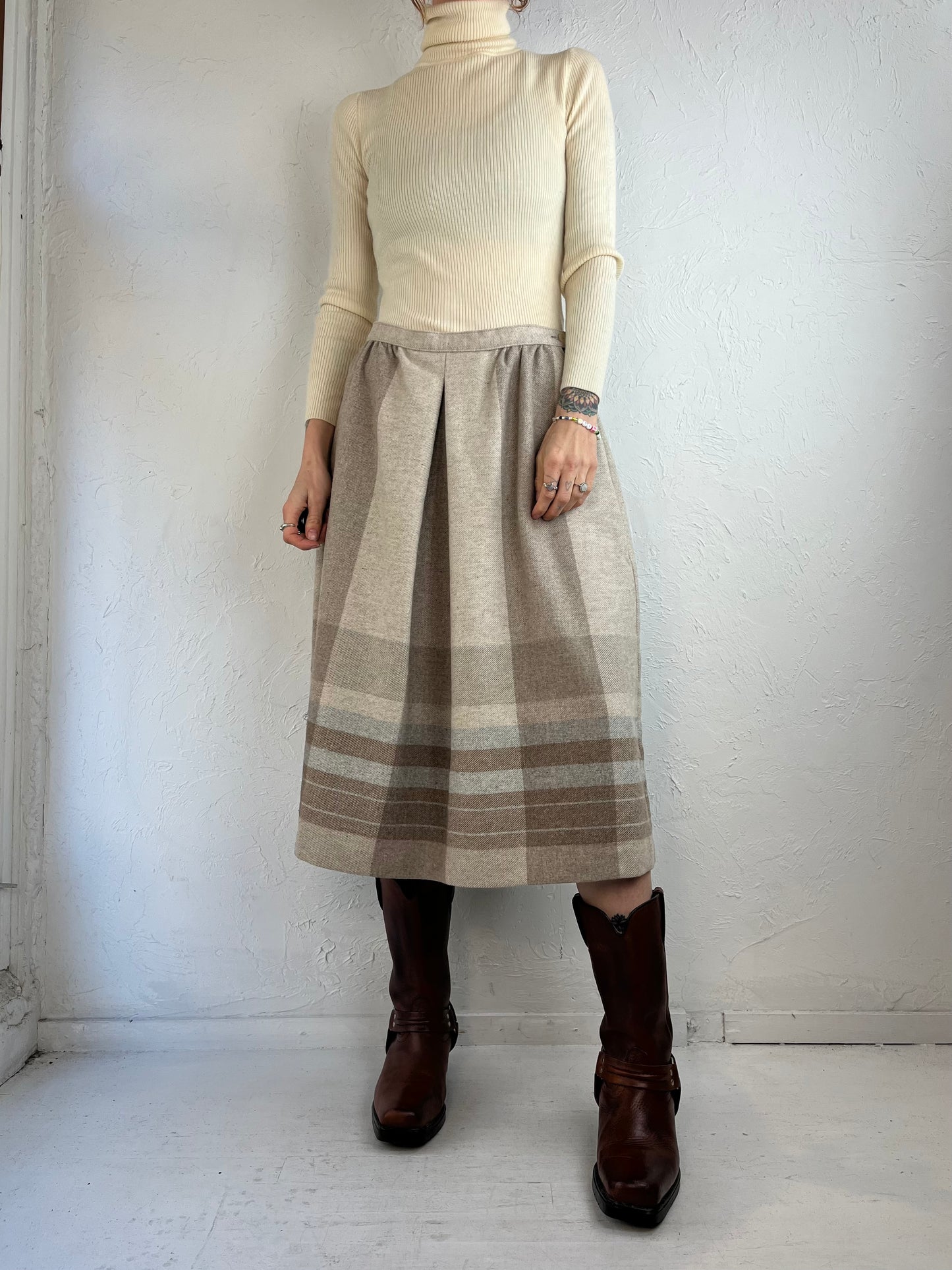 90s 'Tan F Jay' Beige Pleated Midi Skirt / Medium