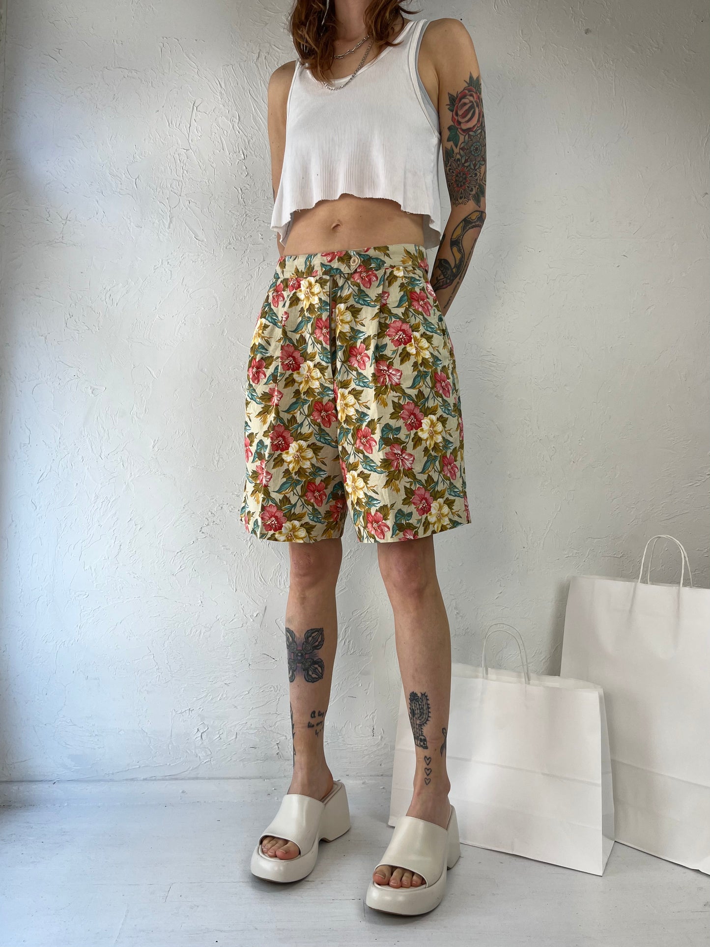 90s 'IZOD' Cotton Linen Floral Shorts / Medium
